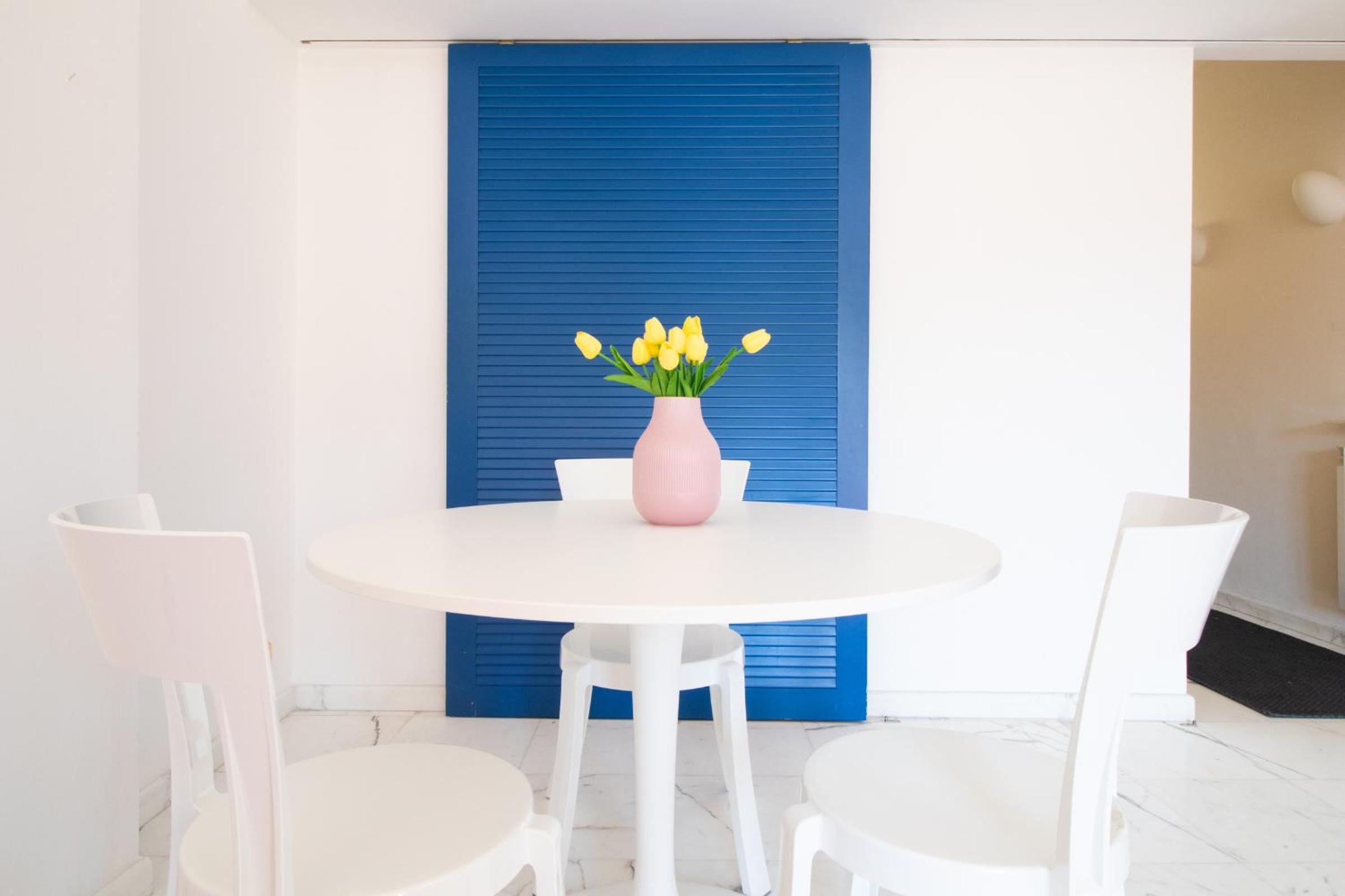 BLUE DOOR Apartment