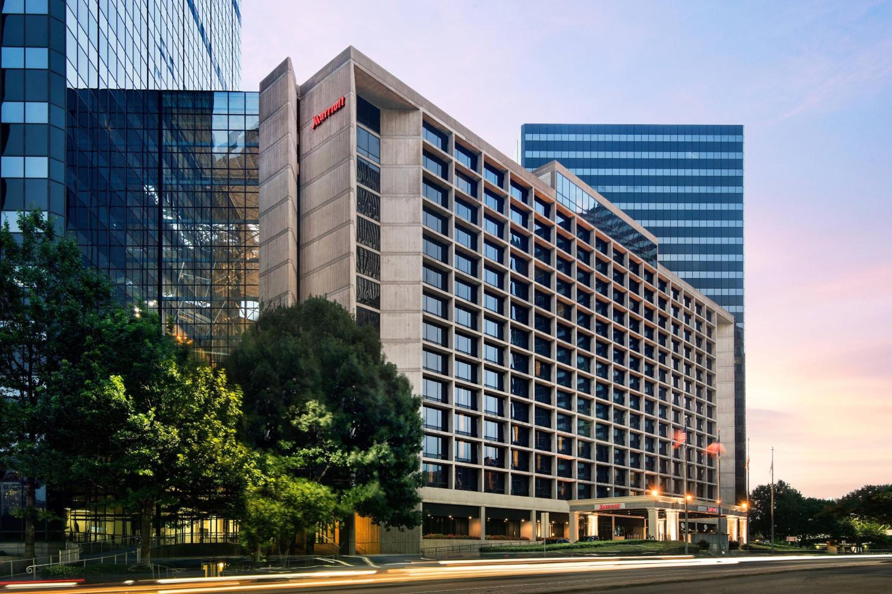 Hotel Dallas Marriott Downtown - Image 1