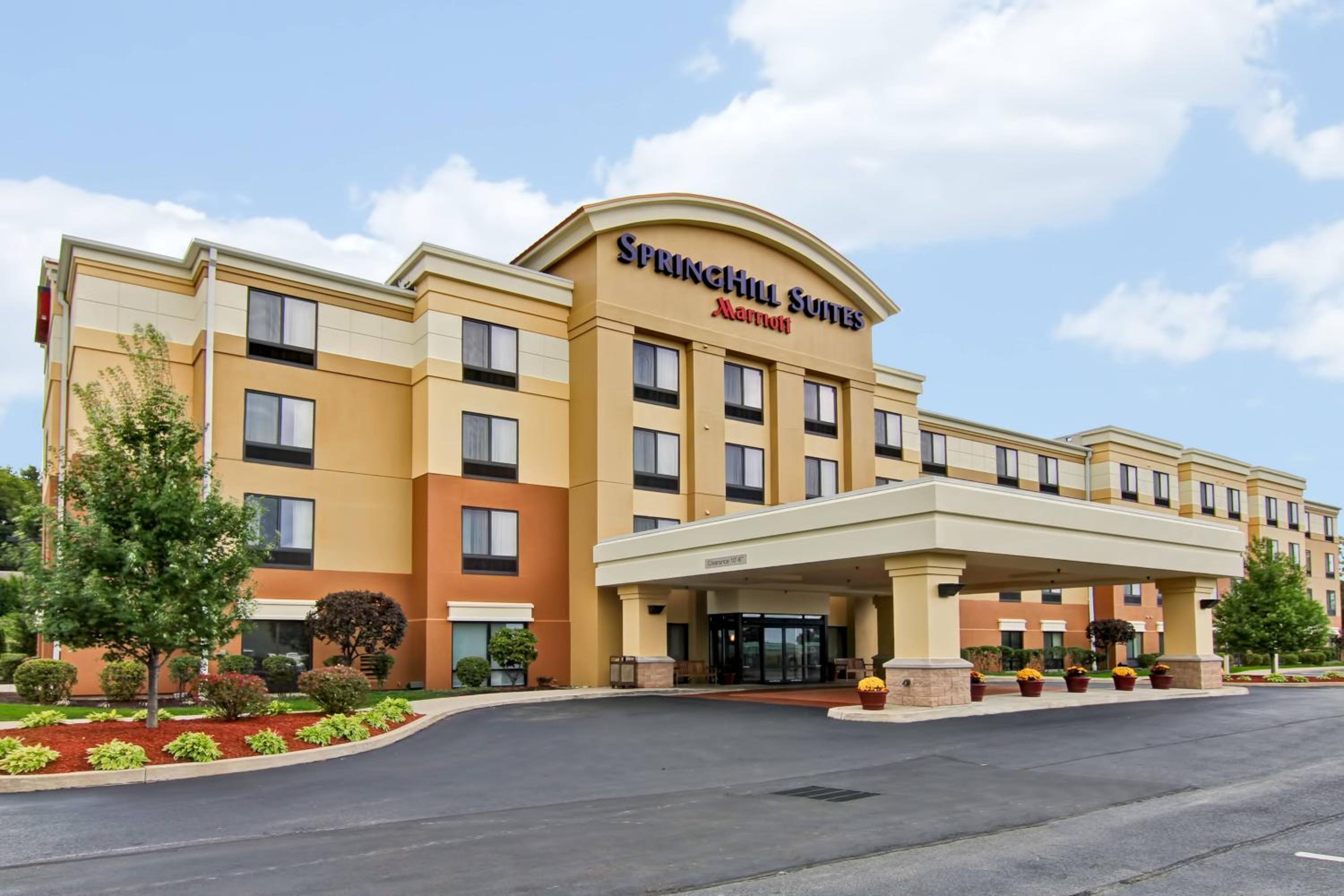 Hotel SpringHill Suites Erie - Image 1