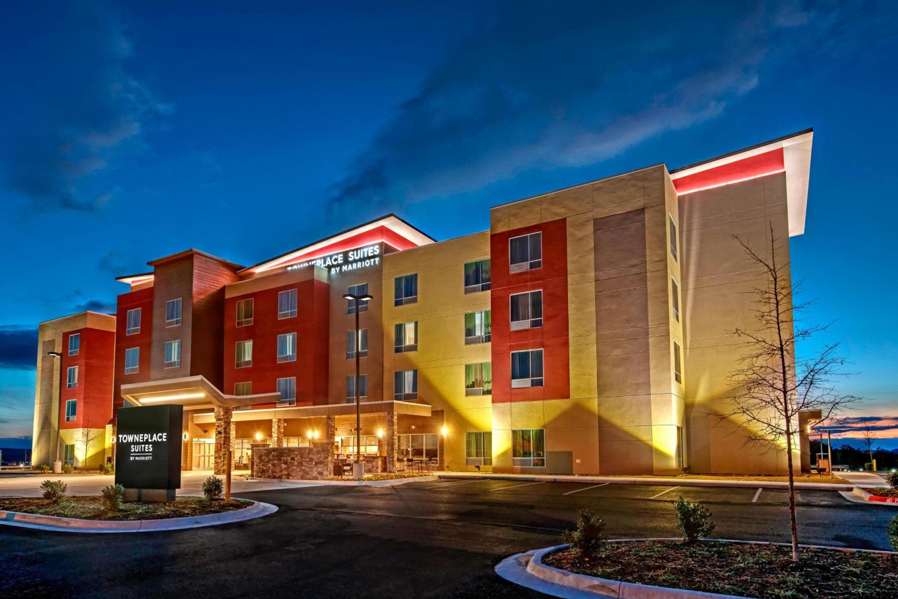 Hotel TownePlace Suites by Marriott Hot Springs - Image 1