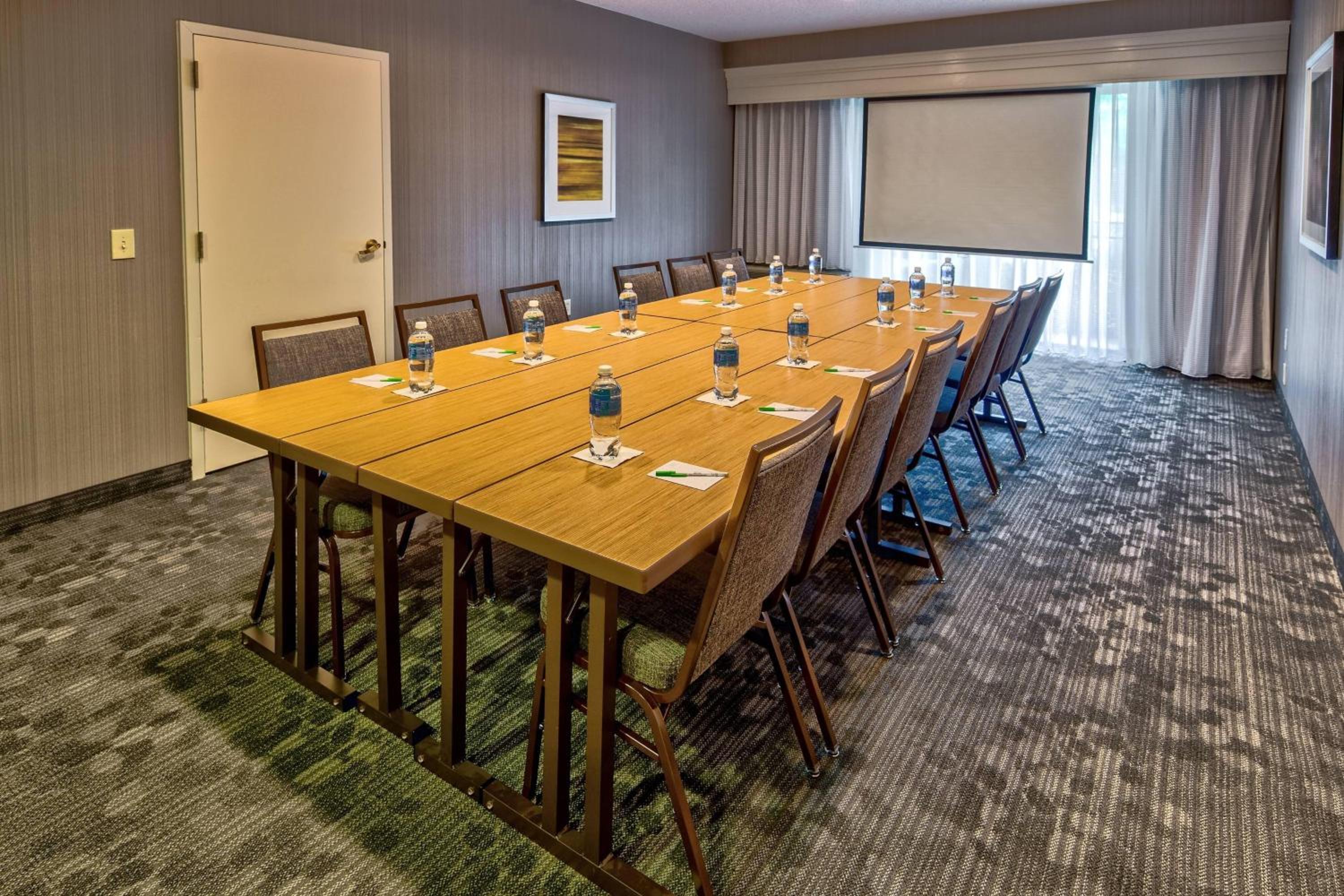 Washington DC Vacations - Courtyard by Marriott Springfield - Property Image 4