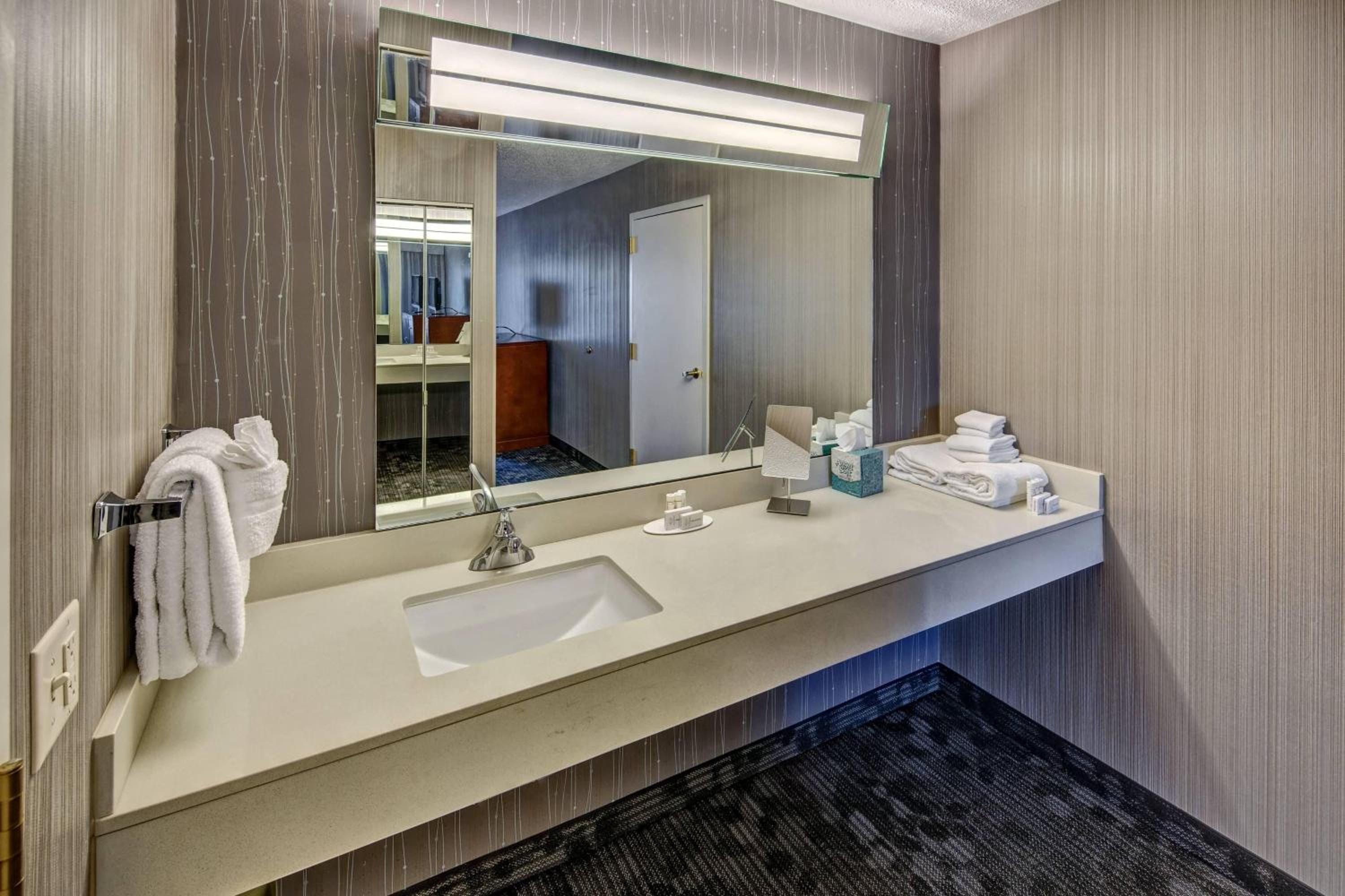 Springfield Vacations - Courtyard by Marriott Springfield - Property Image 6