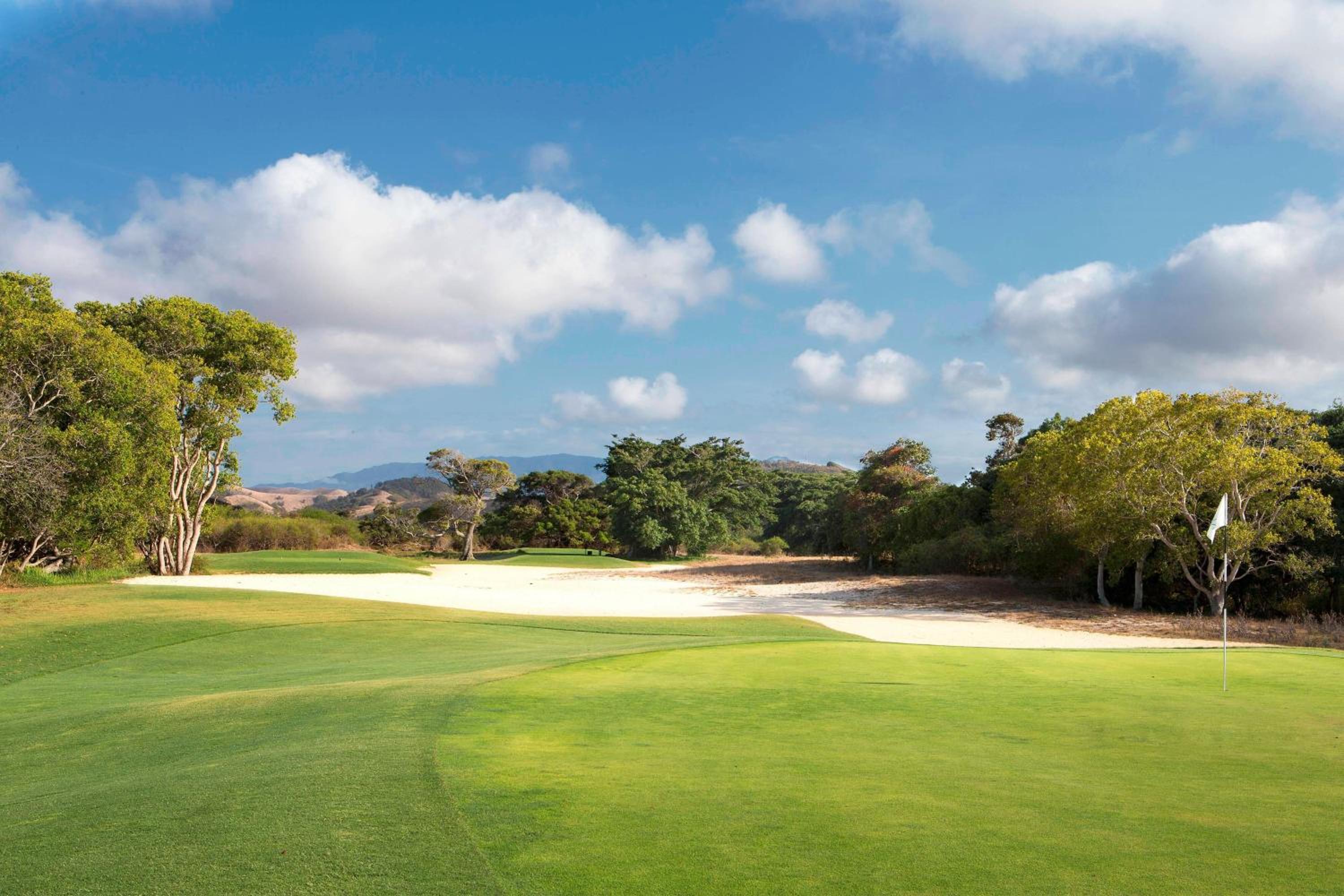 Sheraton New Caledonia Deva Spa & Golf Resort