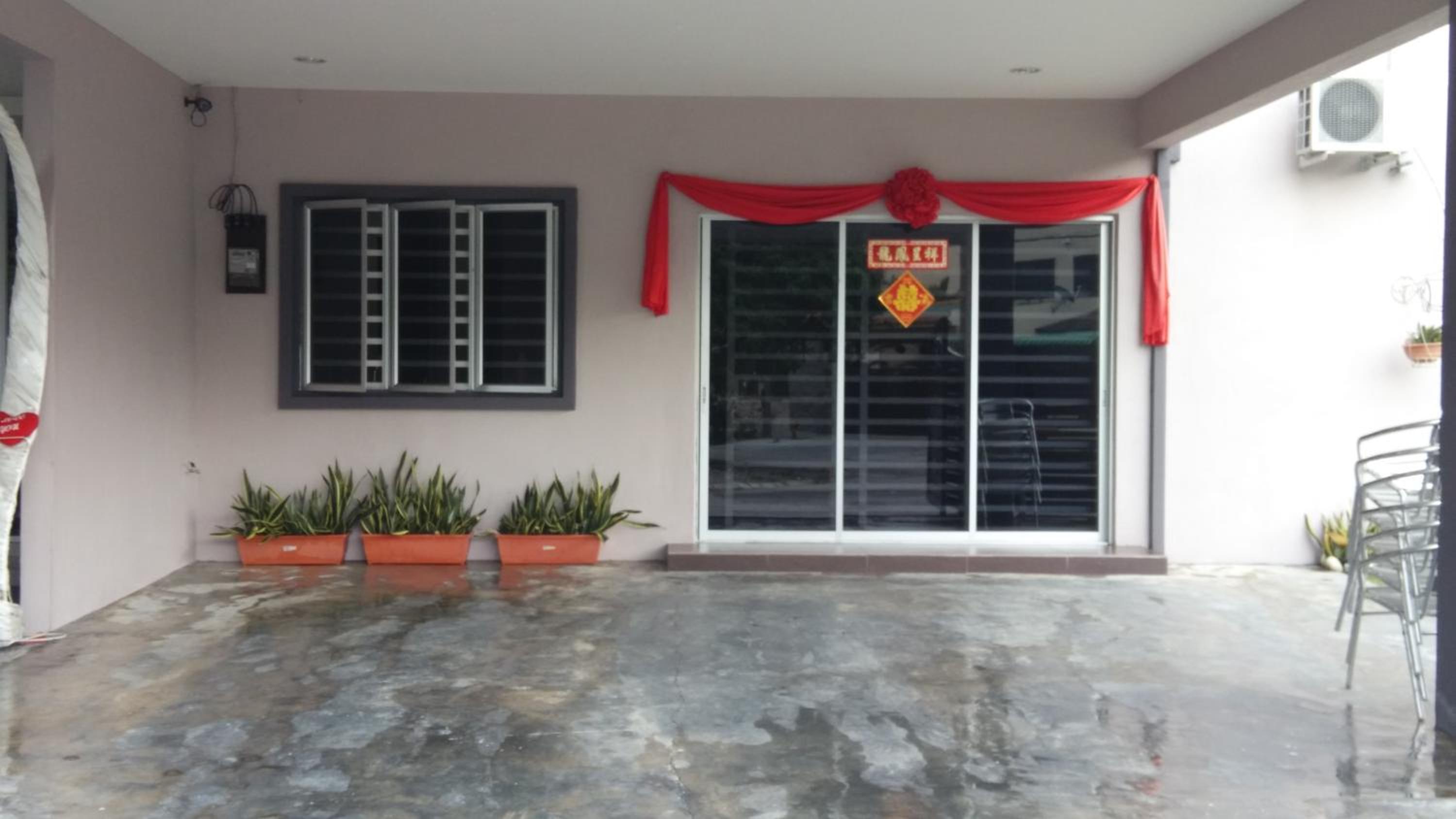 Bercham Vacation House