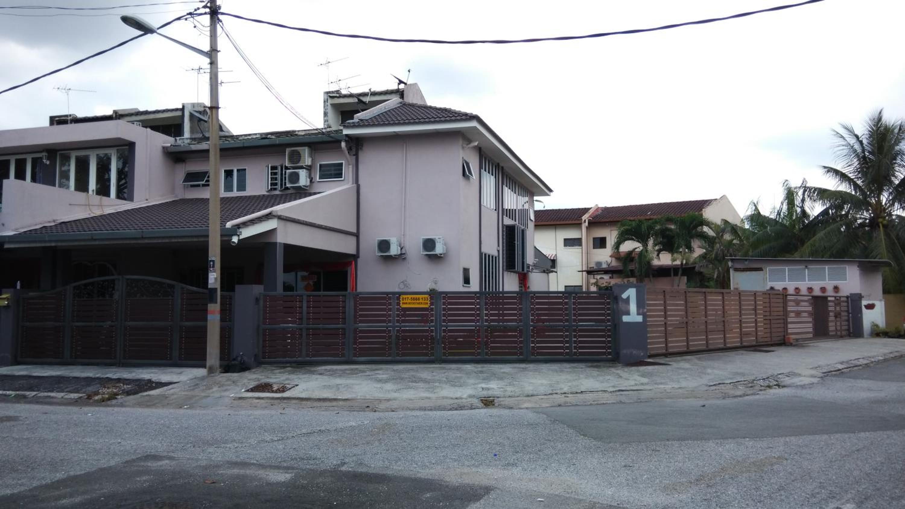 Bercham Vacation House