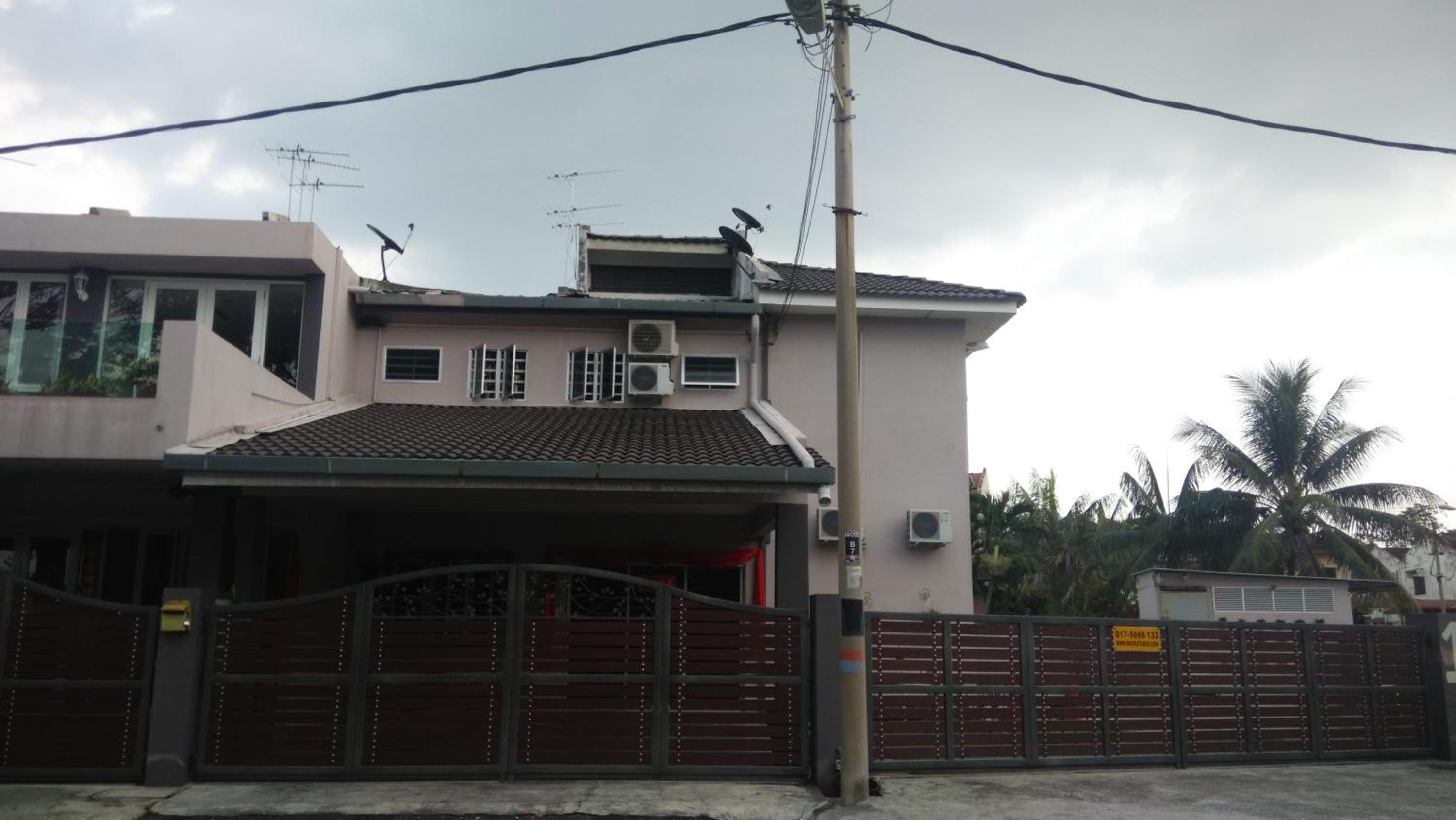 Bercham Vacation House