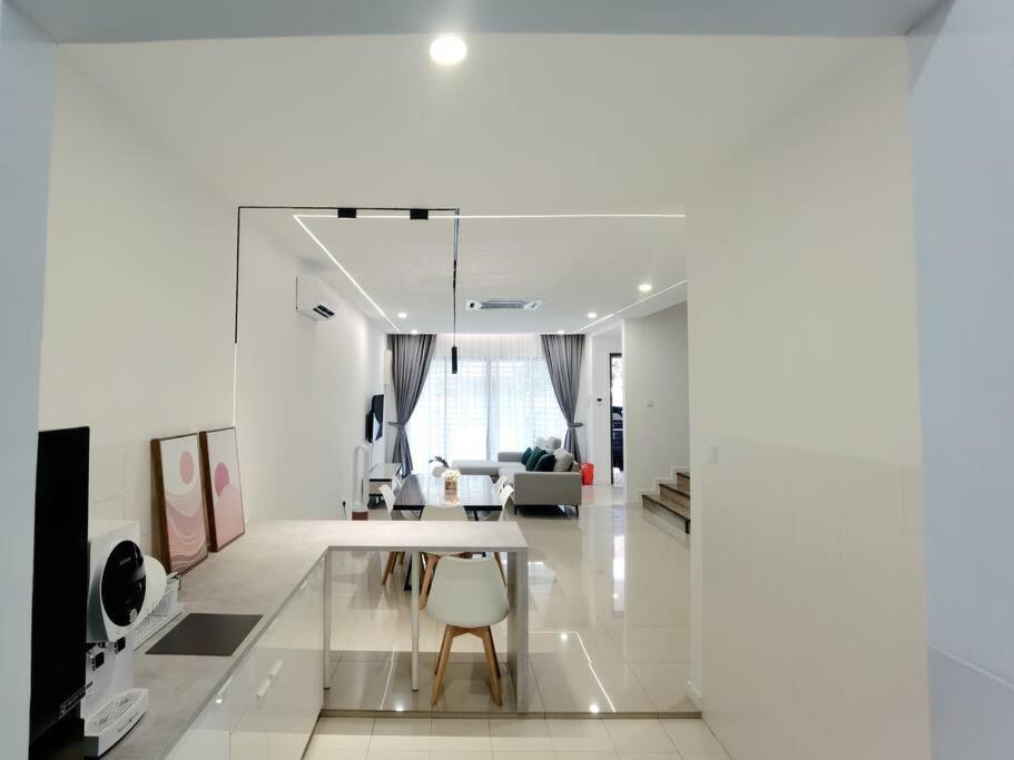 H+M Residence [5min]to Setia City Convention photo 7