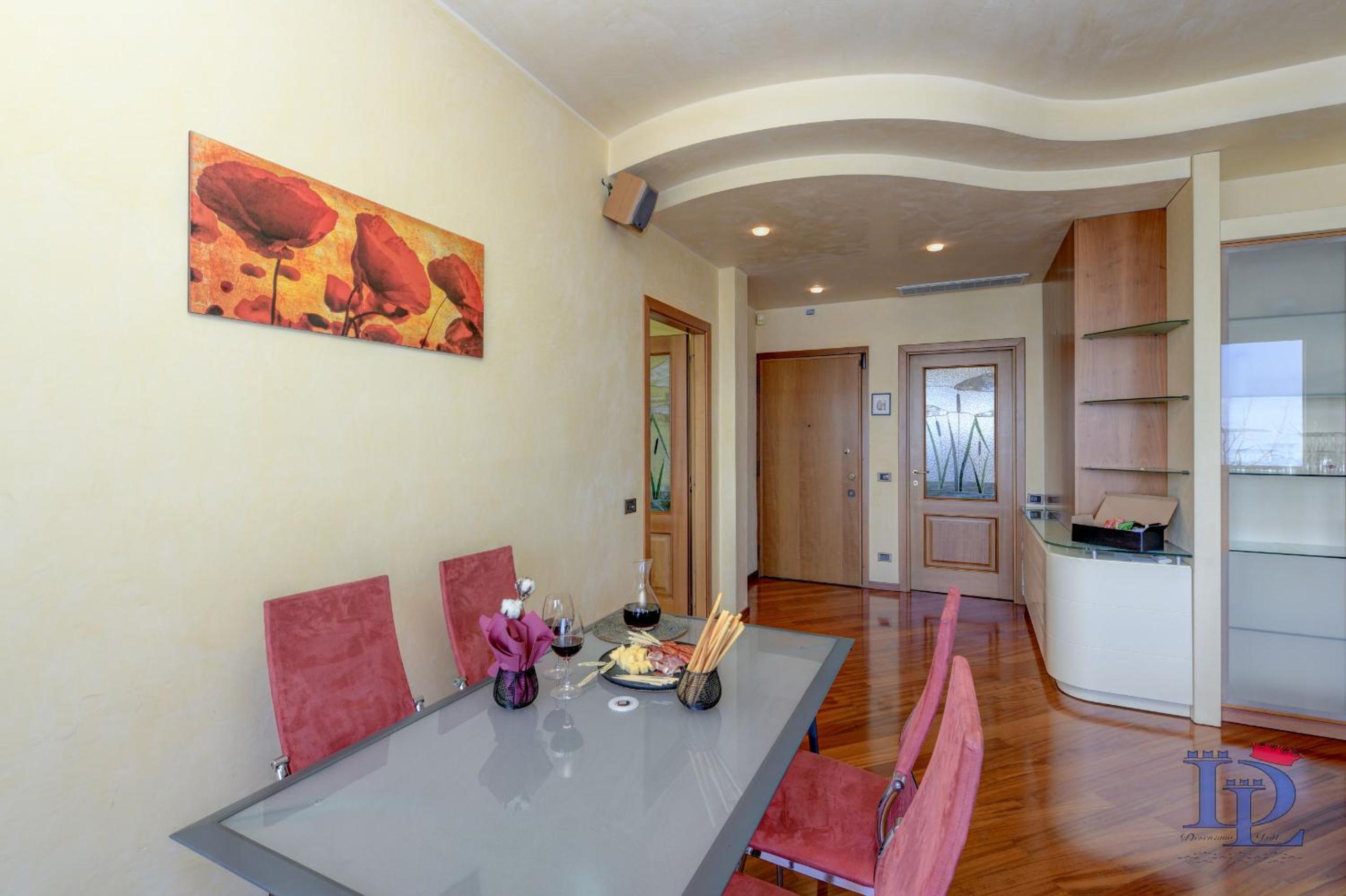 Charming on the Lake Apartment DesenzanoLoft Official Partner Homes & Villas by Marriott Bonvoy view 4