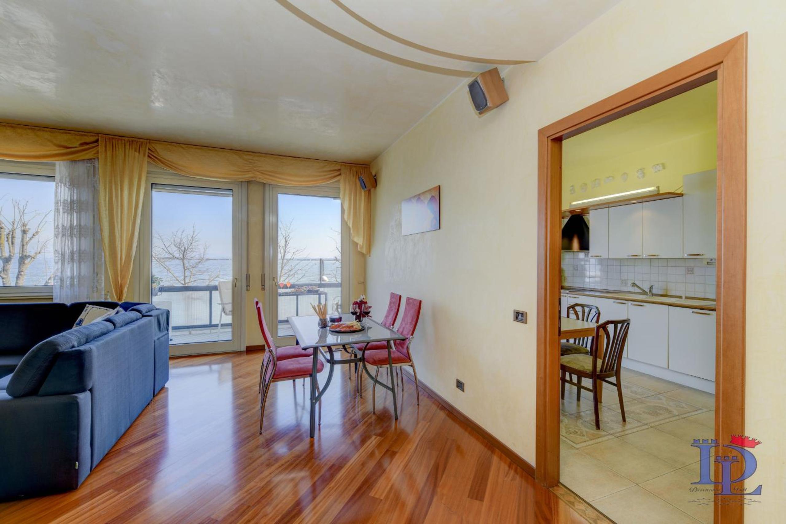 Charming on the Lake Apartment DesenzanoLoft Official Partner Homes & Villas by Marriott Bonvoy view 5