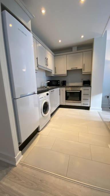 Stunning Modern 2bed Apt Near Dublin City& Airport