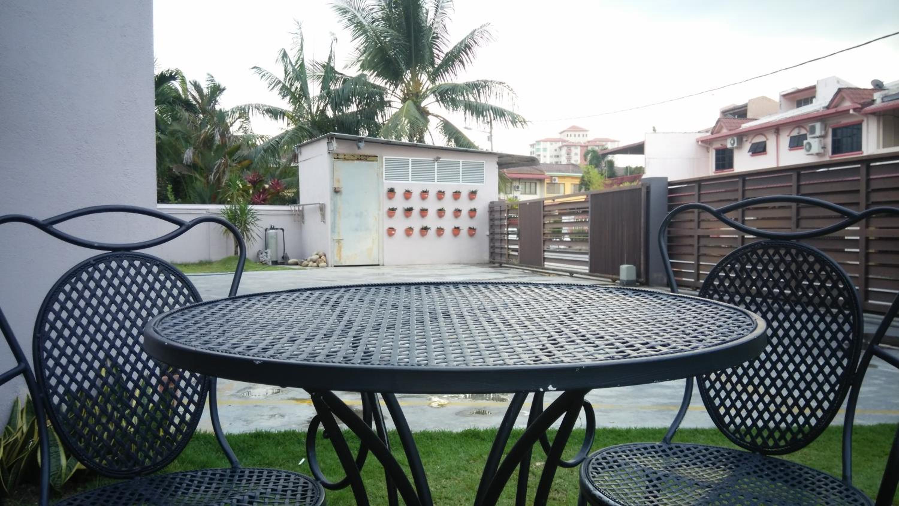 Bercham Vacation House
