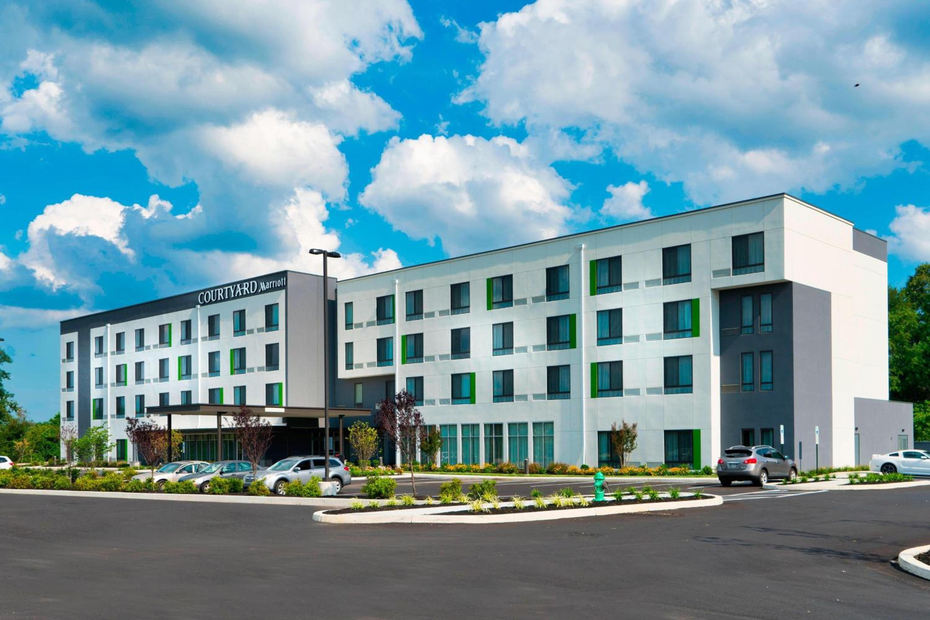 Hotel Courtyard by Marriott Deptford - Image 1