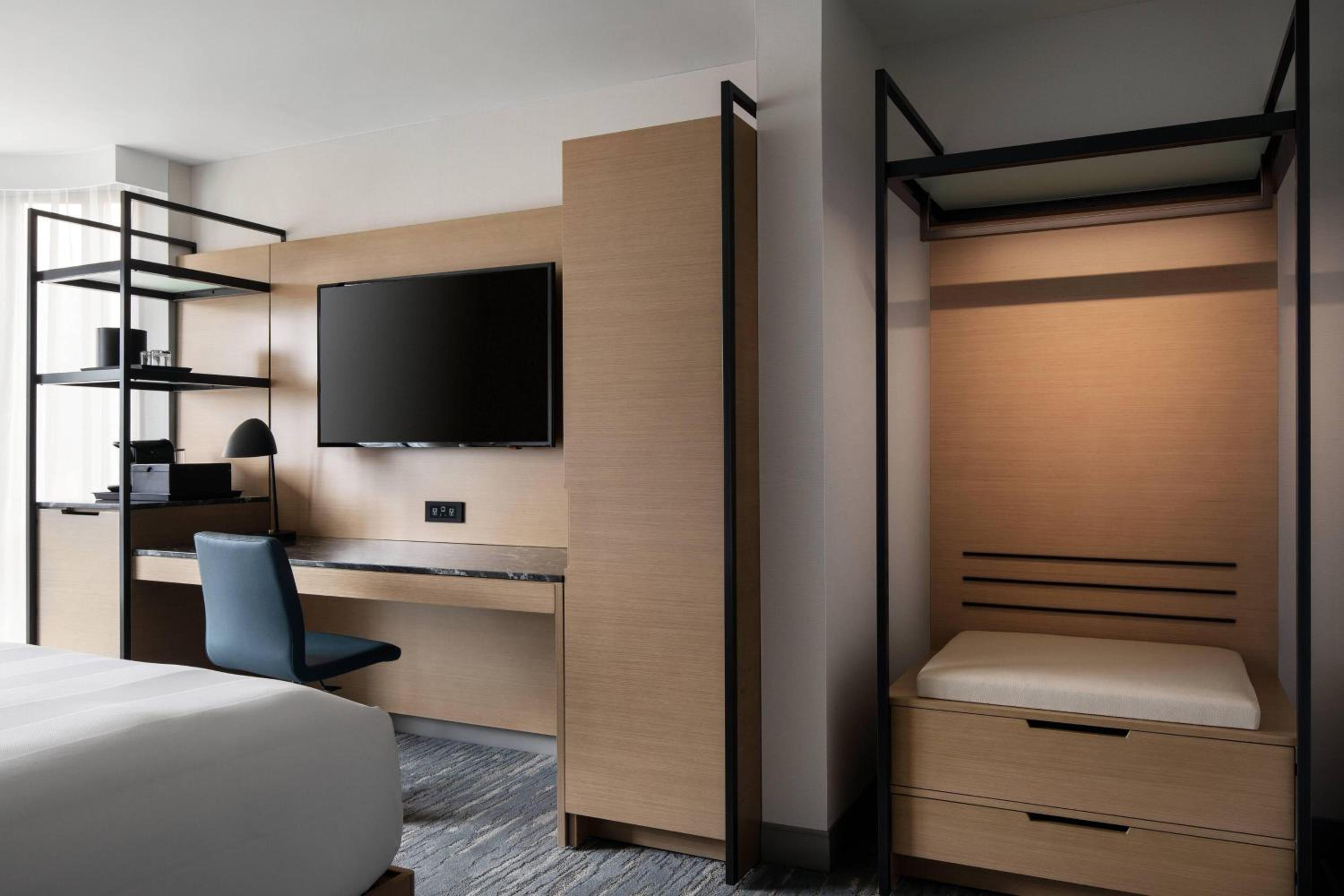 Vancouver Airport Marriott Hotel-3
