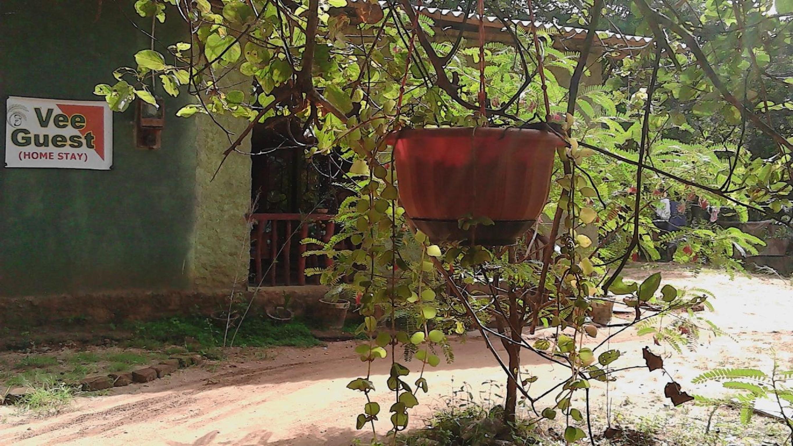 Sigiriya Vee Guest