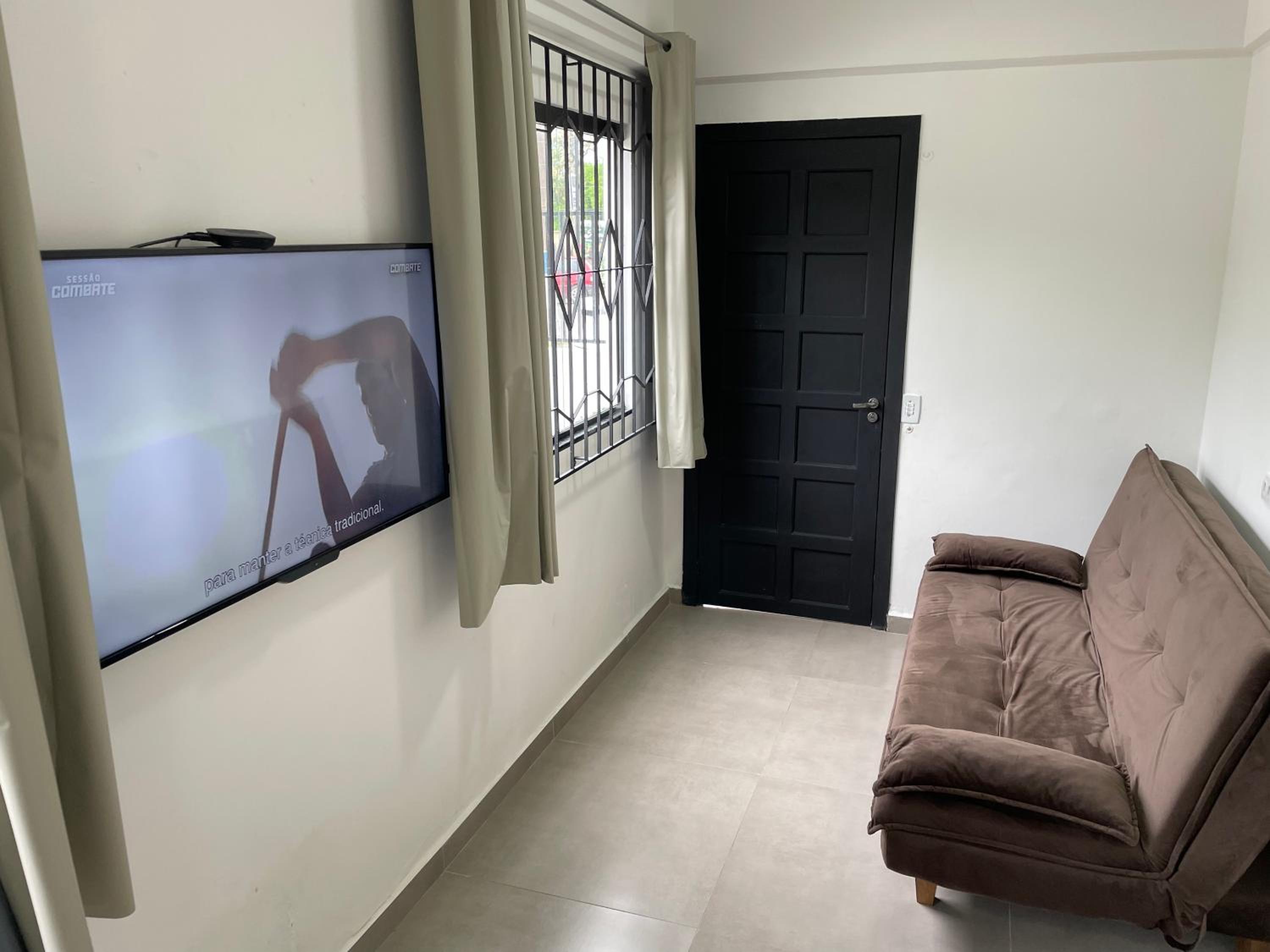 Casa a 40 metros da praia, rua tranquila