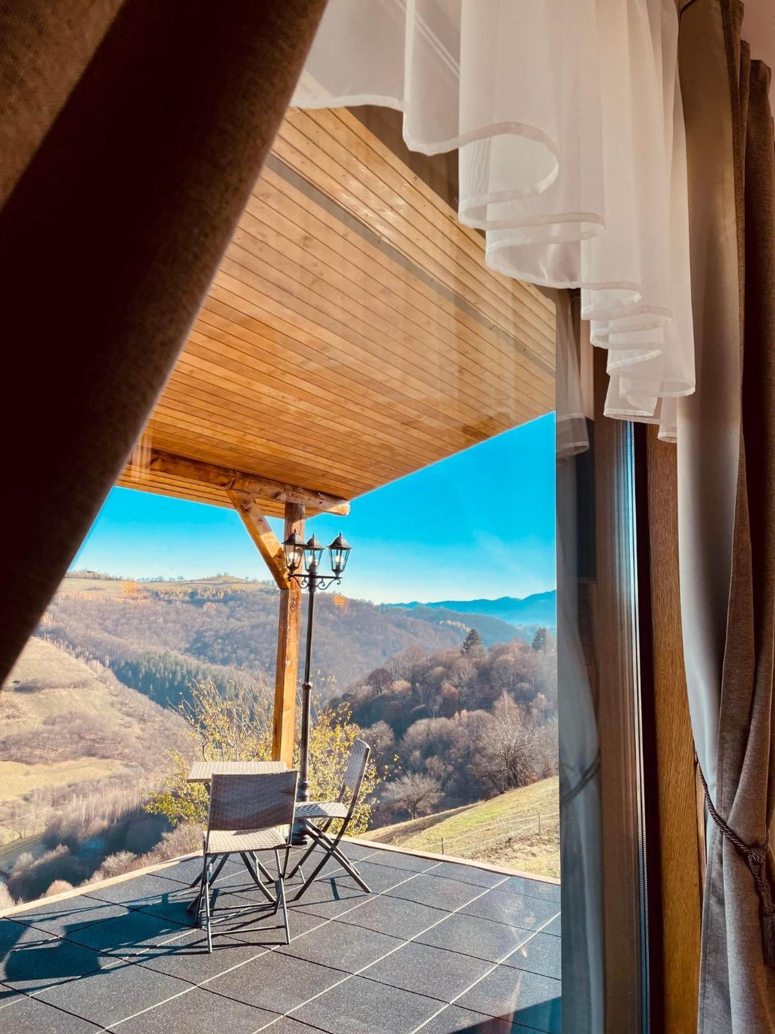 Casuta din Valea Iepii view 2