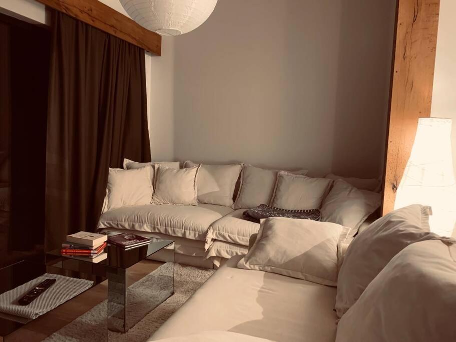 Mariam's Stunning and Sunny Apt view 5