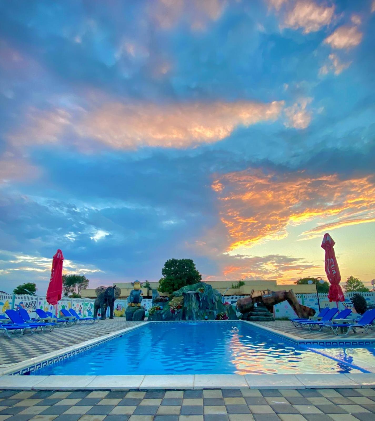 swimming pool