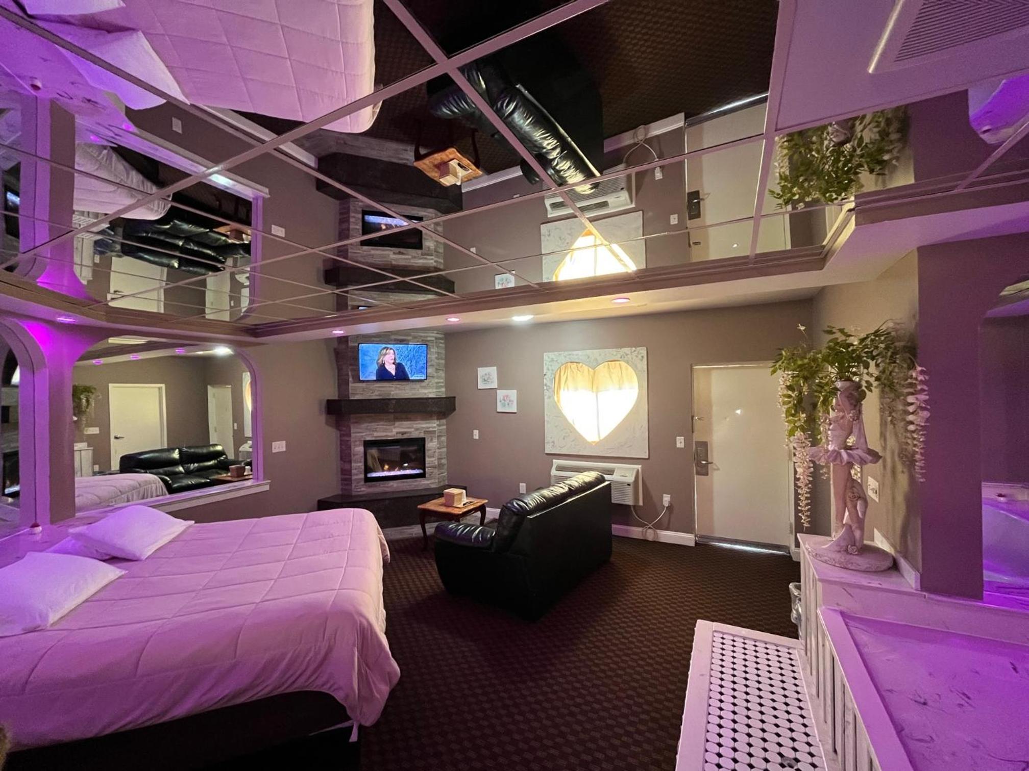Gallery Holiday Motel