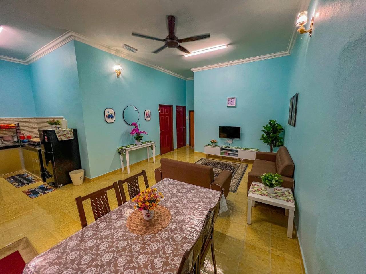 Teratai Homestay Kuala Besut photo 2
