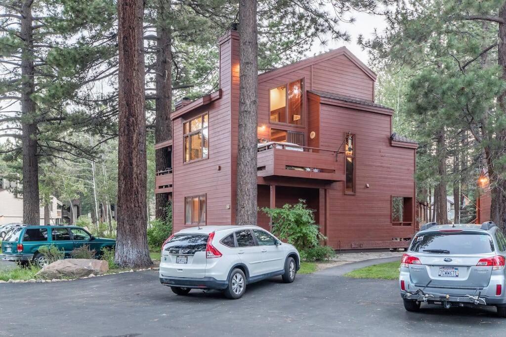 Townhouse Art Gallery in Mammoth's Best Location view 5