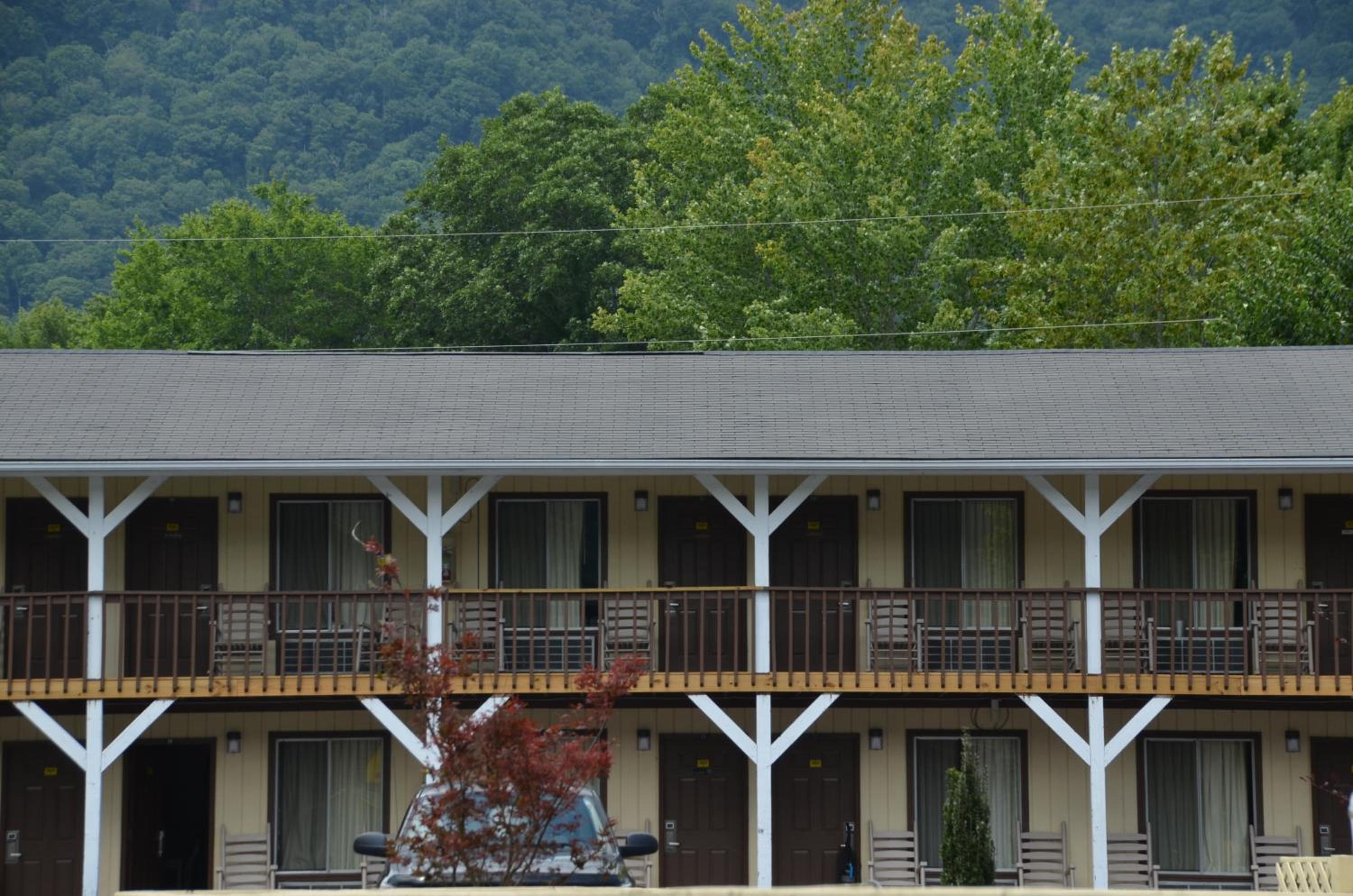 Travelowes Motel - Maggie Valley