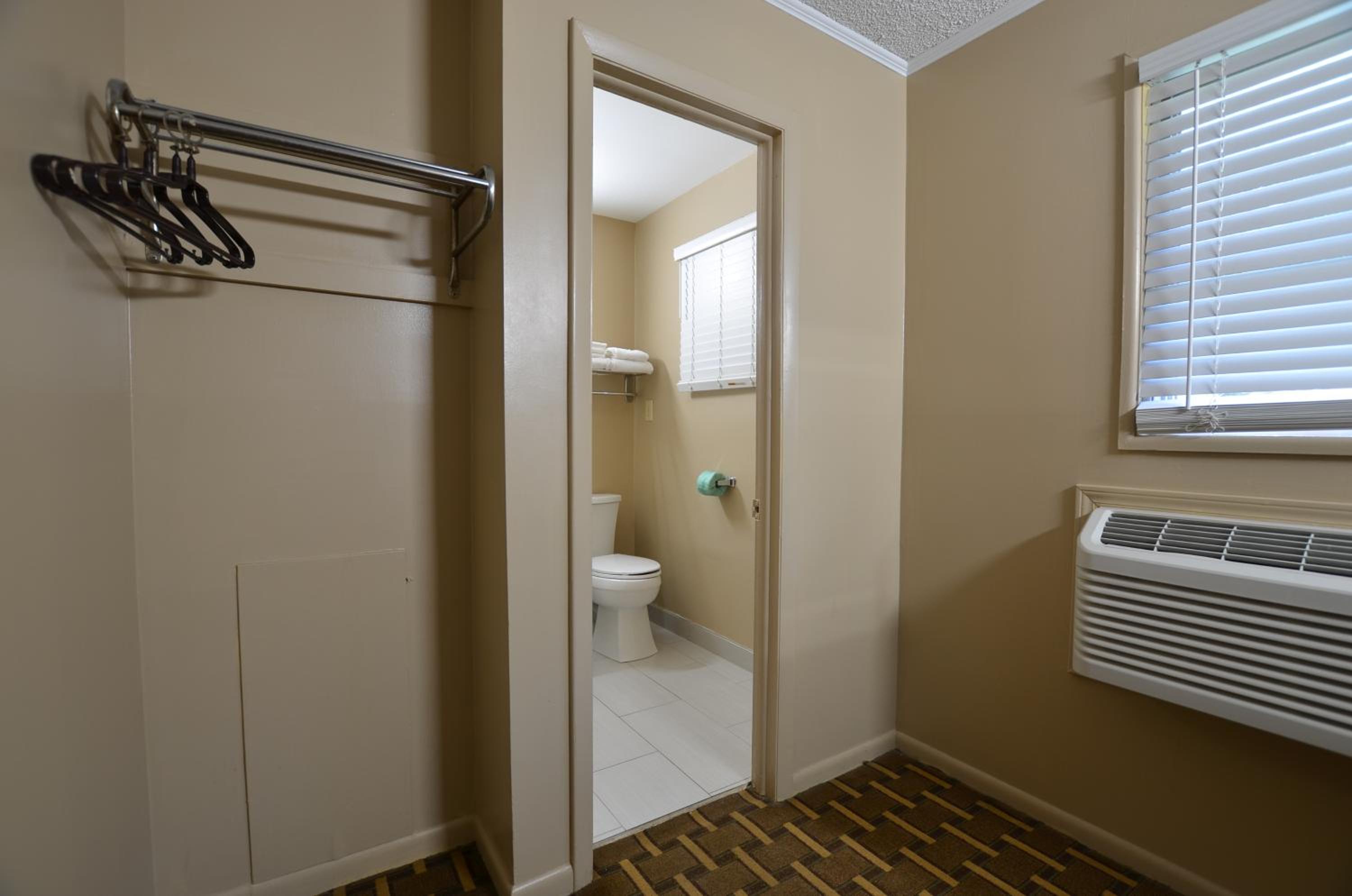 Travelowes Motel - Maggie Valley