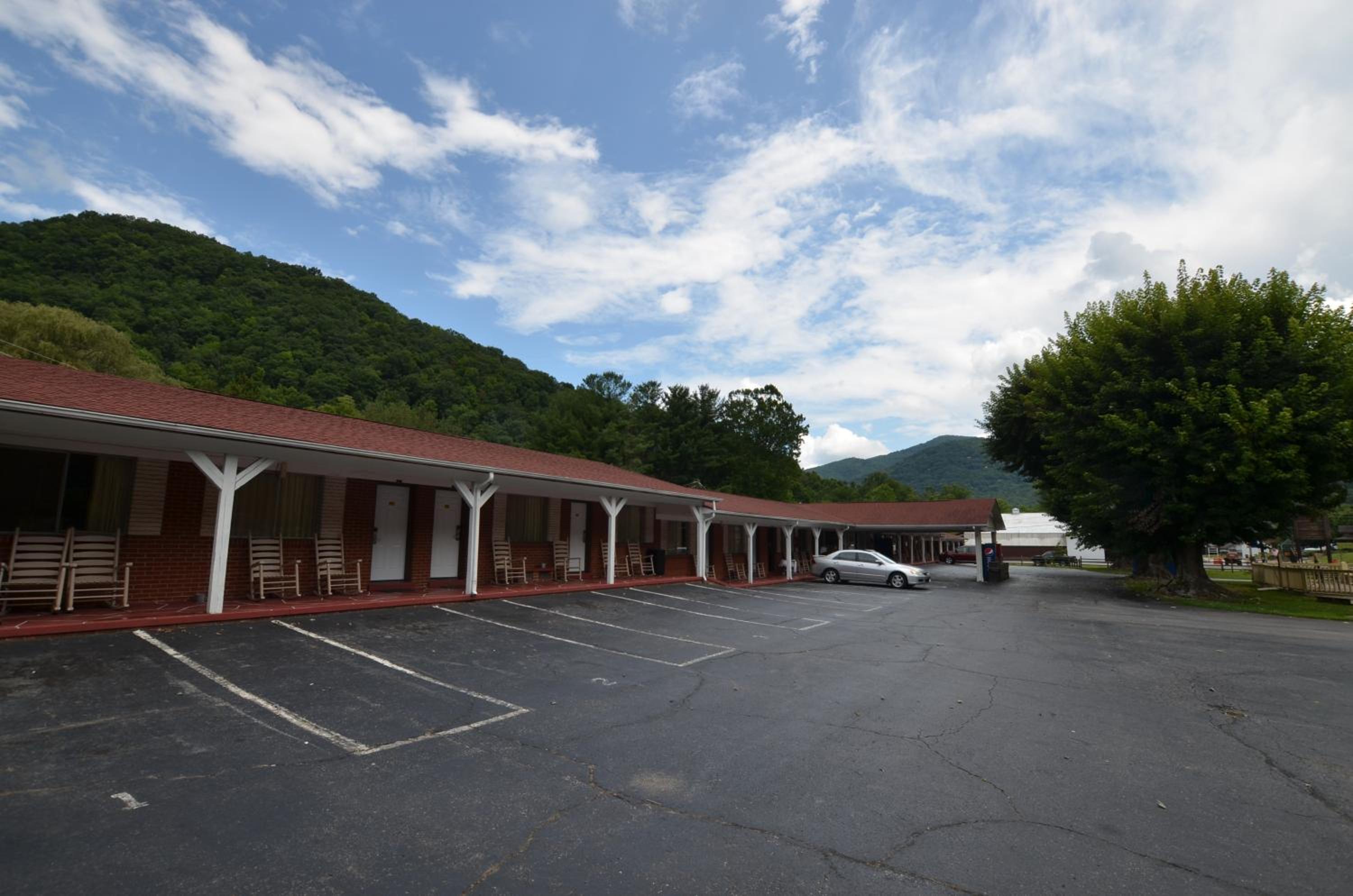Travelowes Motel - Maggie Valley