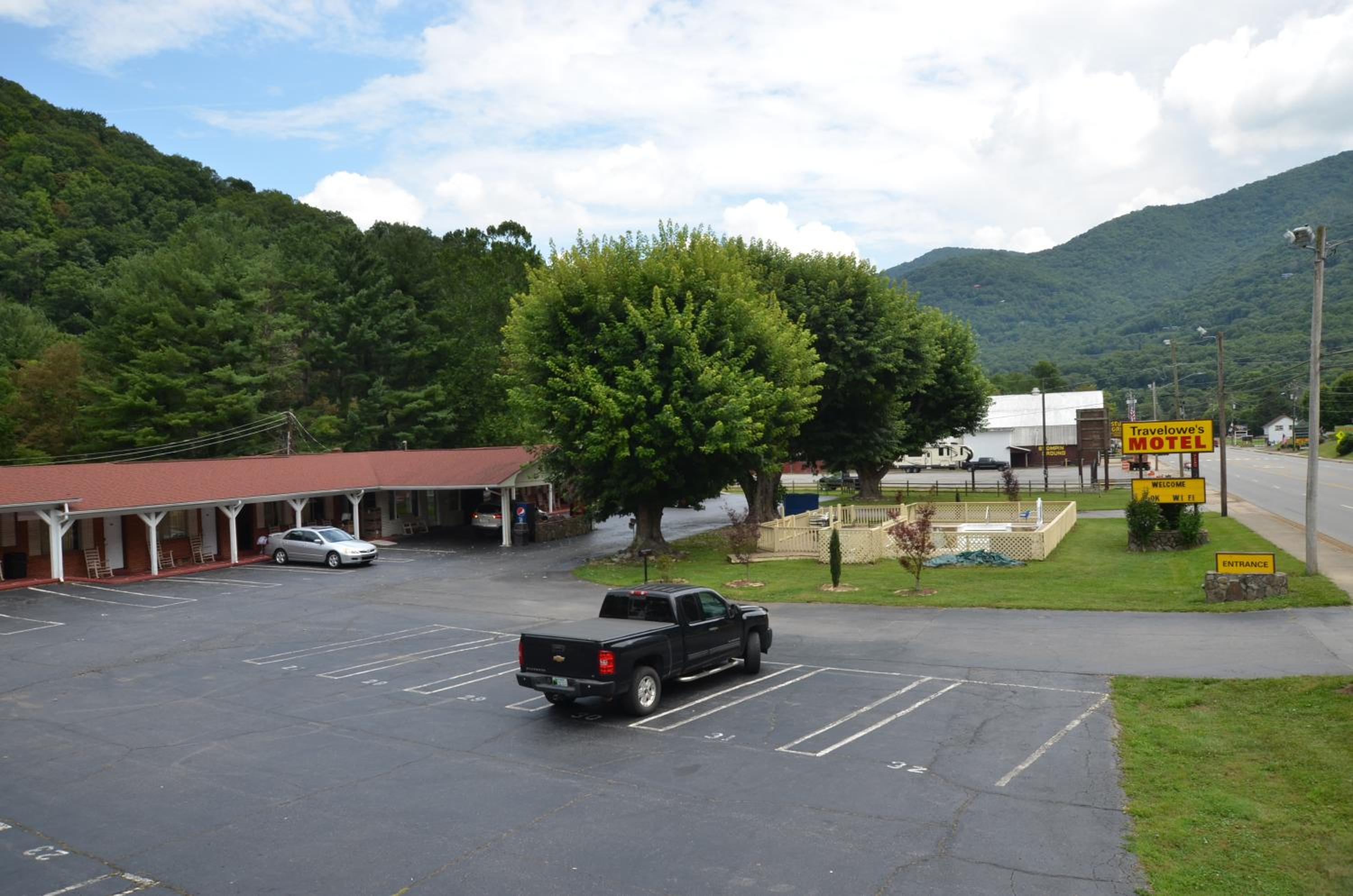 Travelowes Motel - Maggie Valley