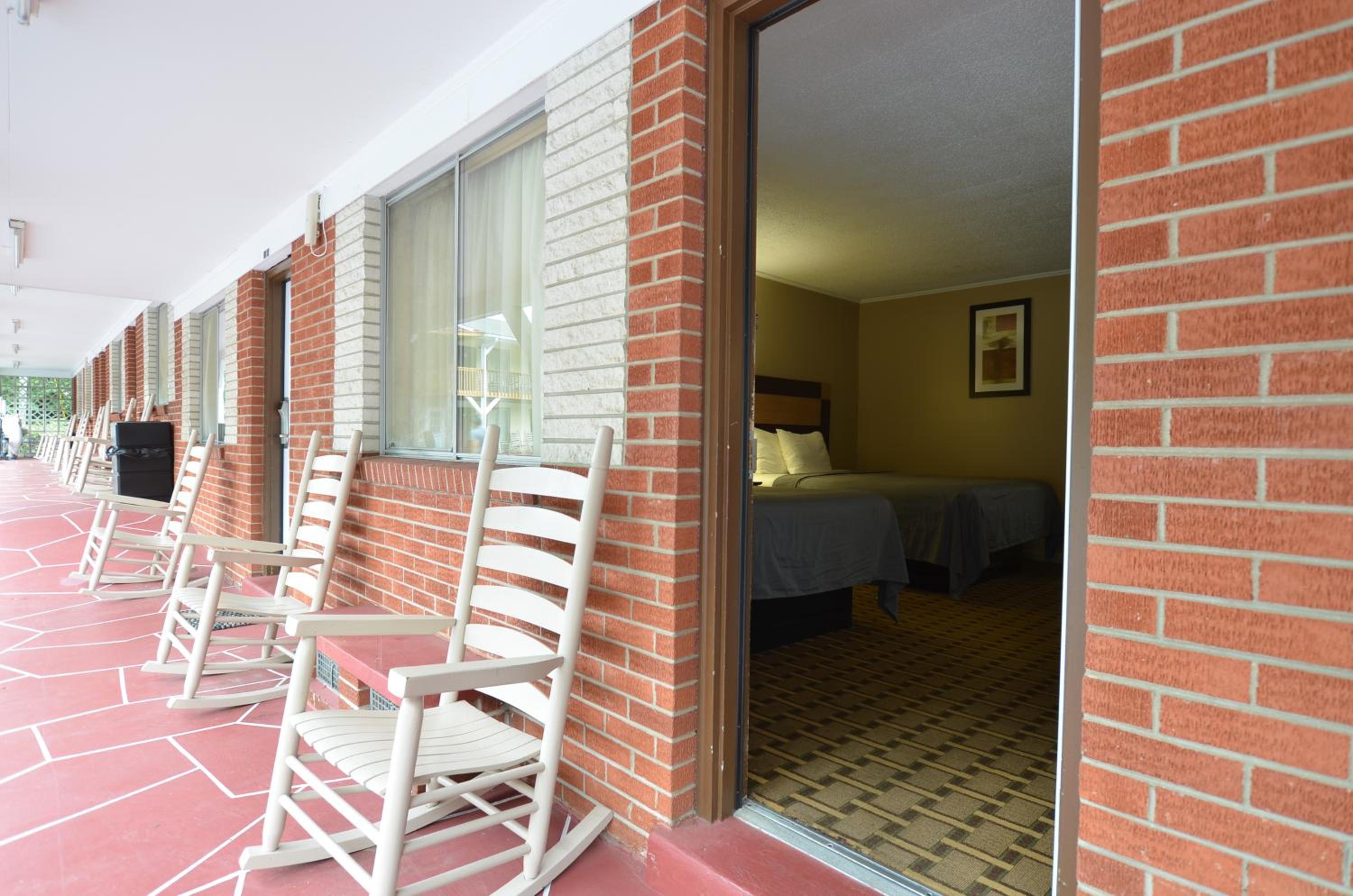 Travelowes Motel - Maggie Valley