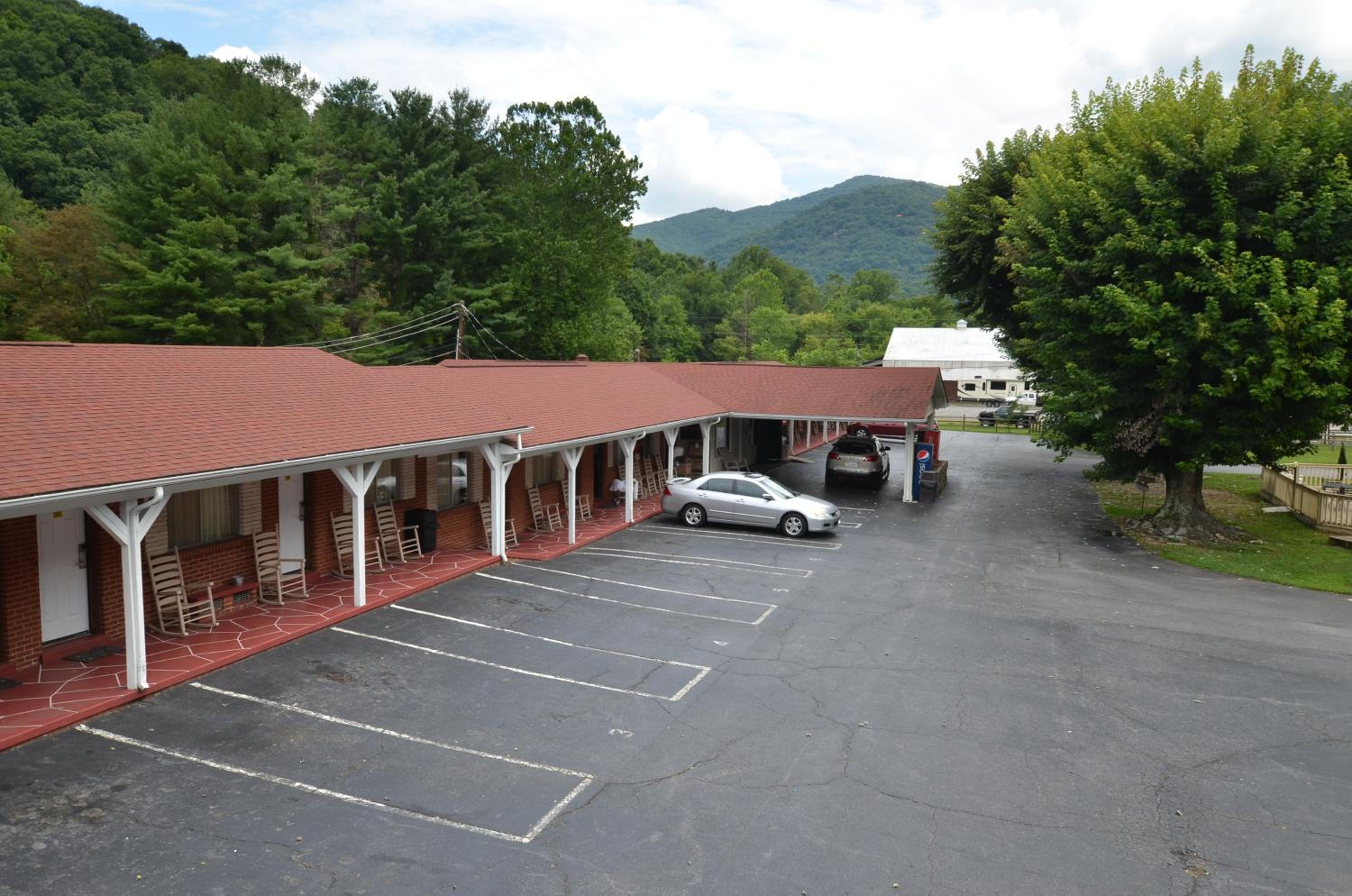 Travelowes Motel - Maggie Valley