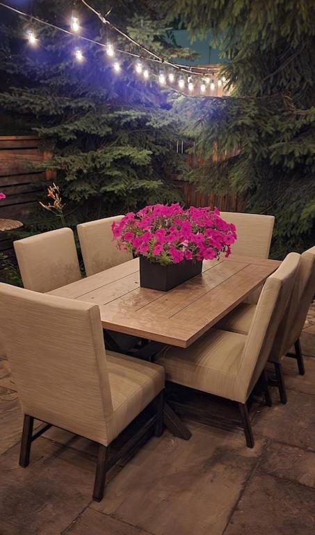 Executive House easy access to Kitchener-Waterloo, Cambridge, Toronto, walk to restaurants