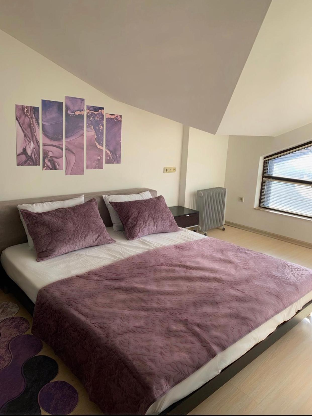 Central Art Apartment in Bansko with Mountain View
