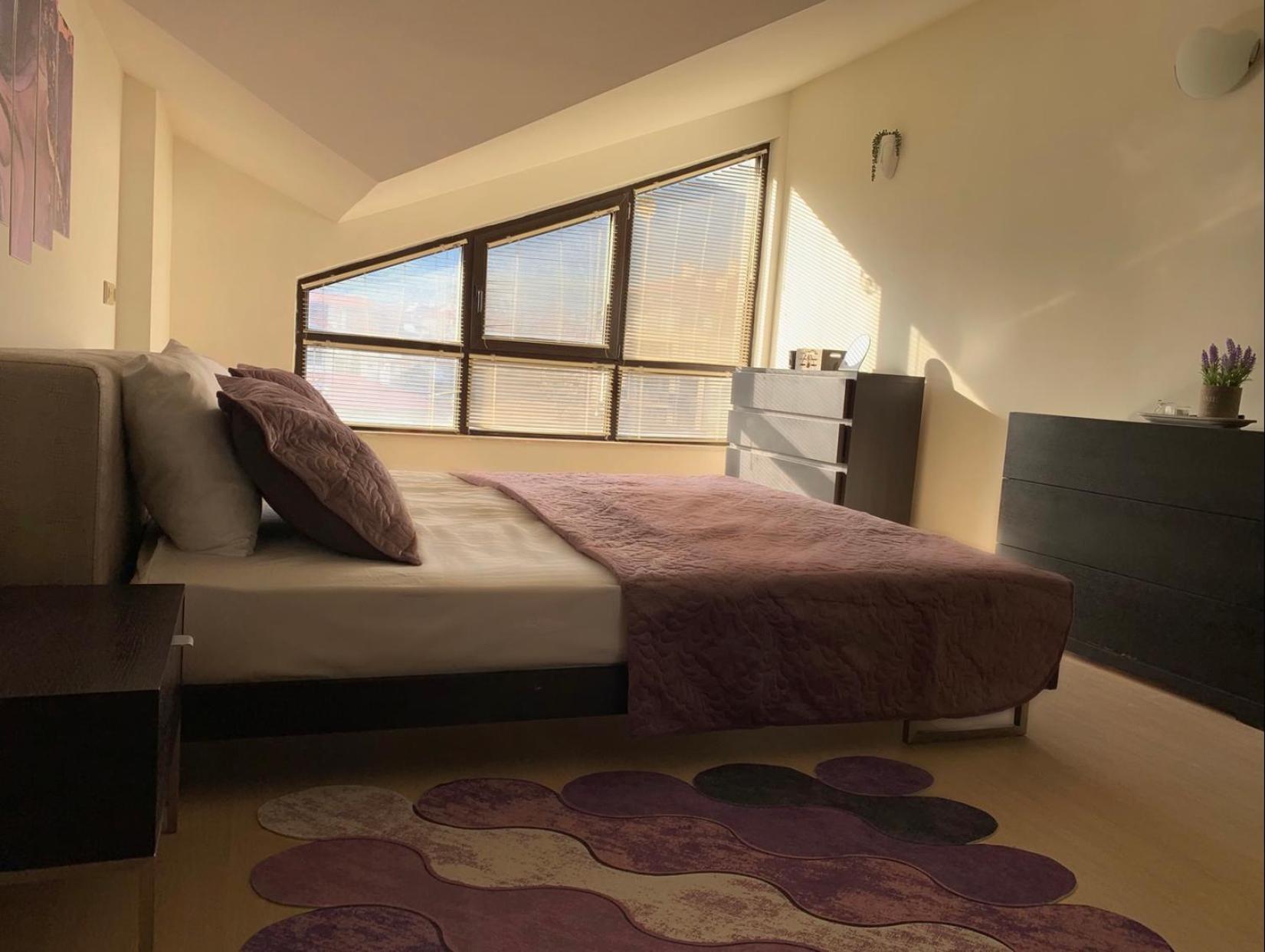 Central Art Apartment in Bansko with Mountain View