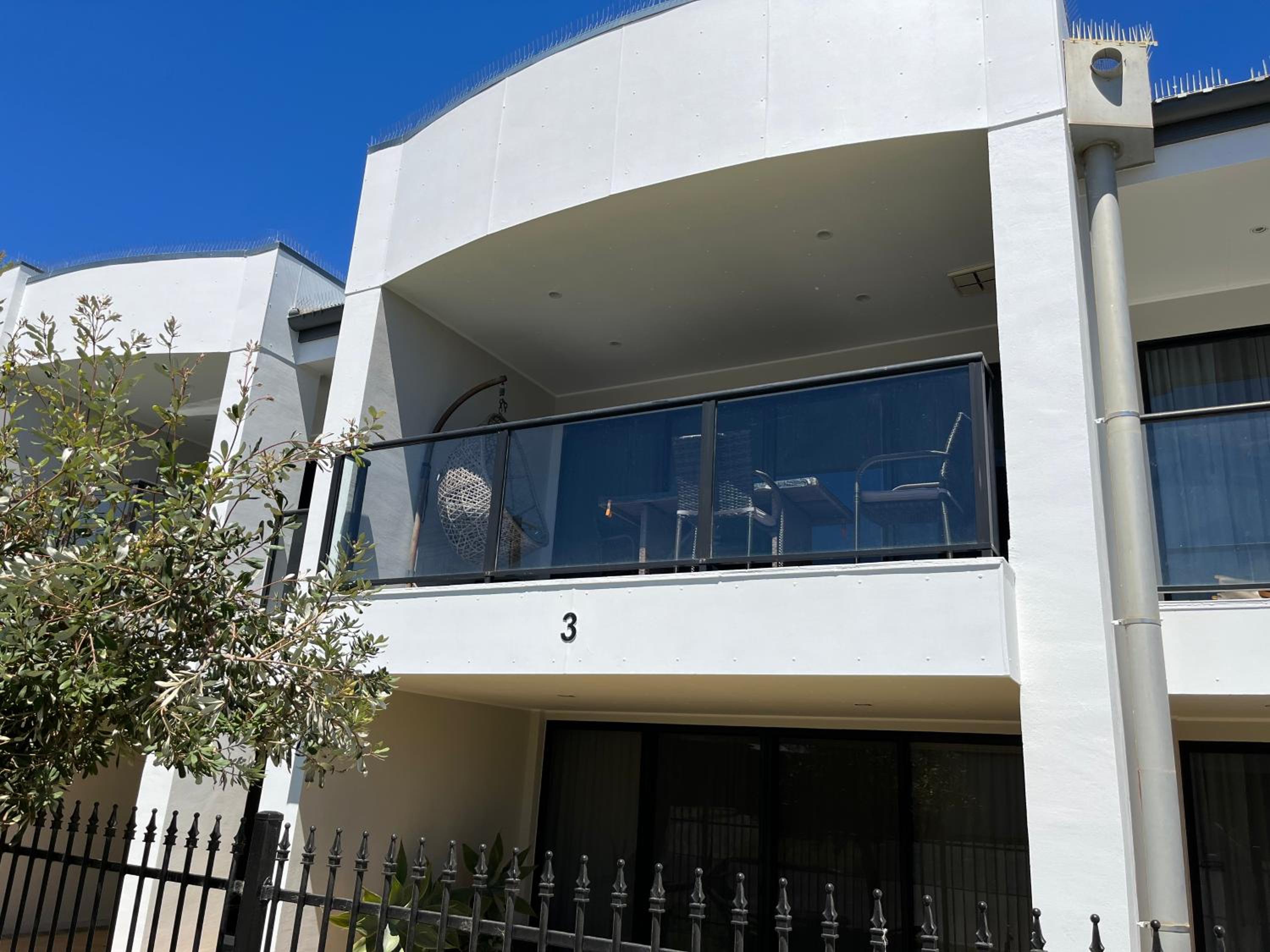 Moana Seaside Retreat - 2 Bedroom, spa , living area & pet friendly view 2