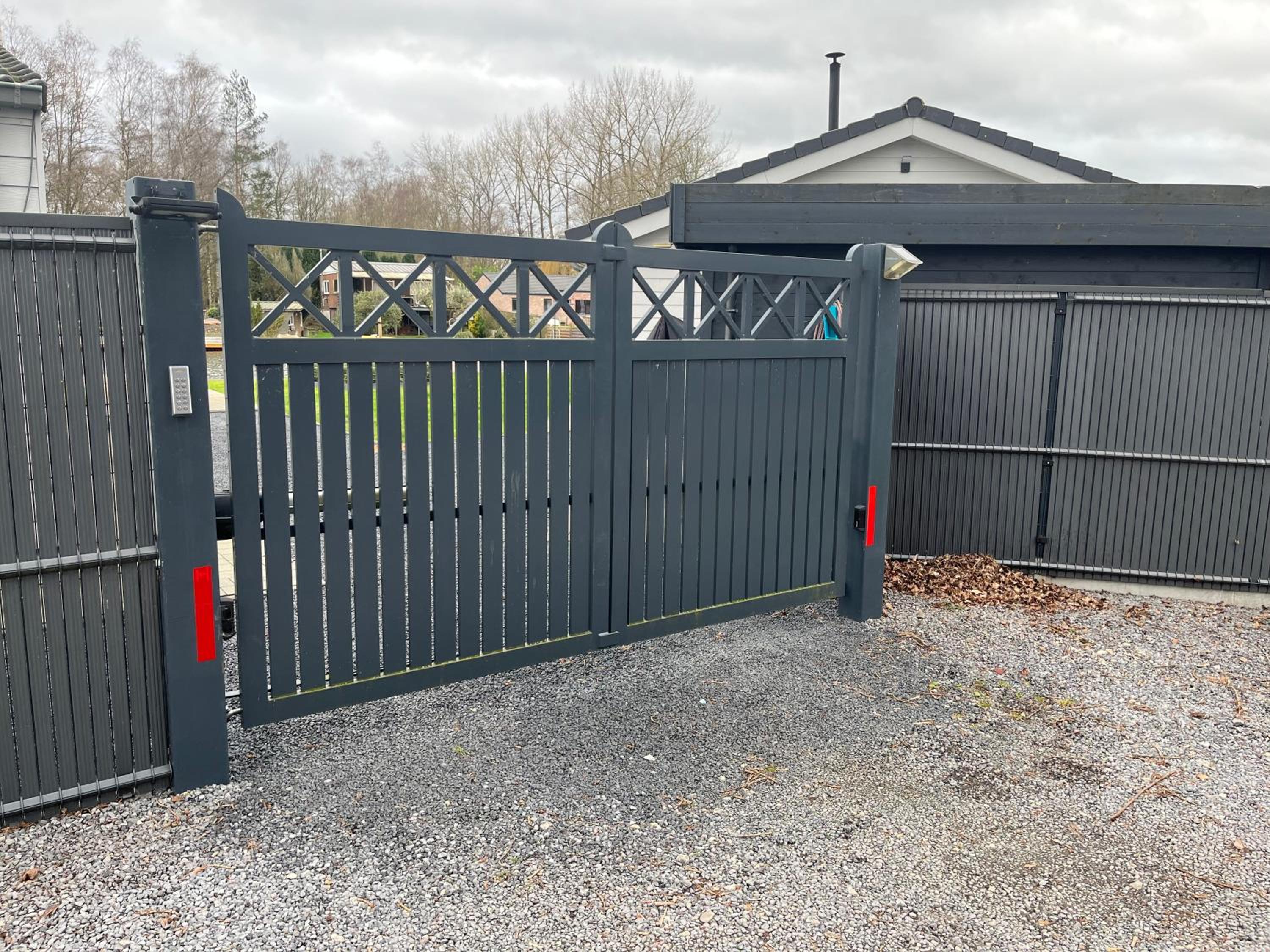 Welkom bij Mario, Een charmante Chalet gelegen aan een vijver in bosrijke omgeving waar je tot rust kan komen.