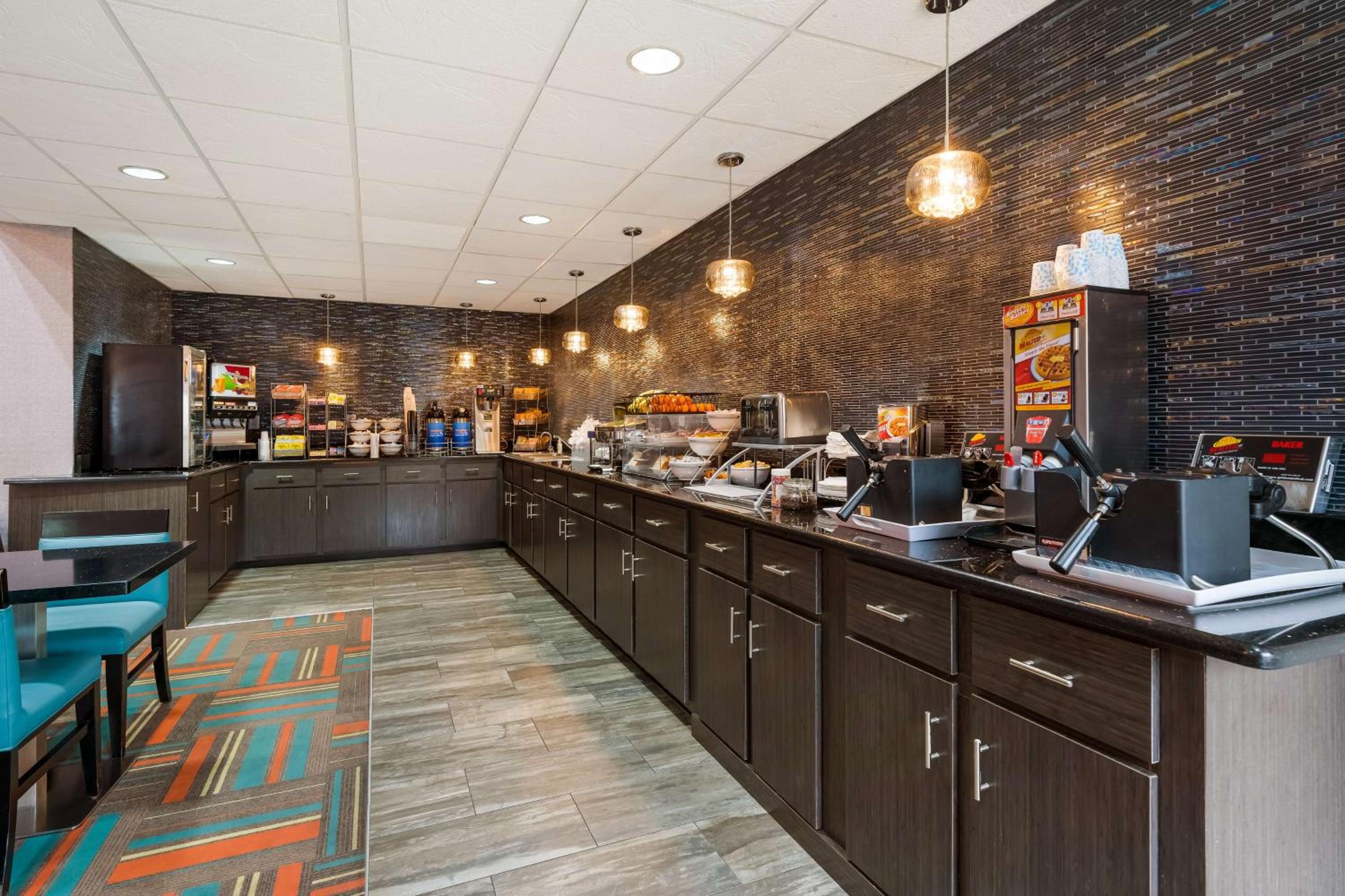 Perry Vacations - Best Western Bradbury Inn Suites - Property Image 22