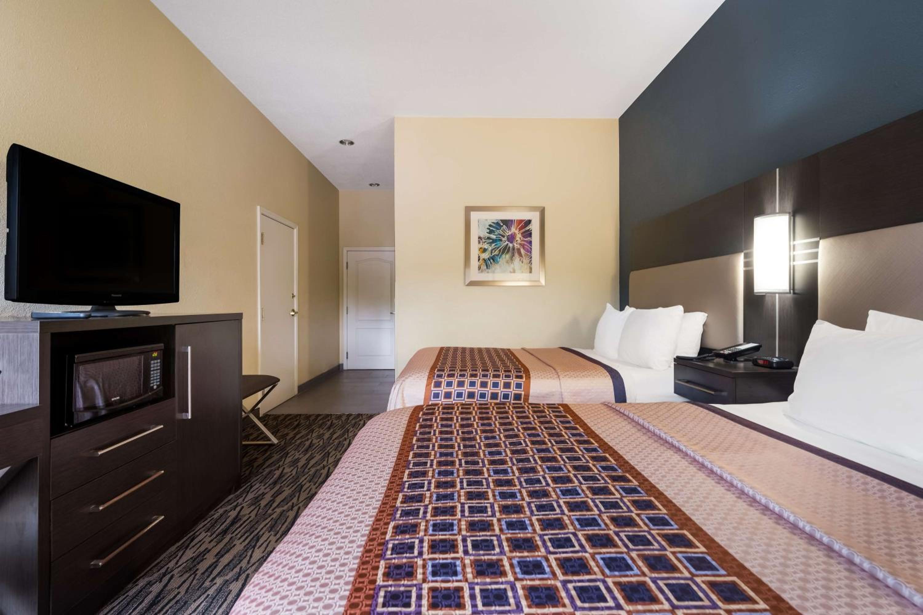 Perry Vacations - Best Western Bradbury Inn Suites - Property Image 10