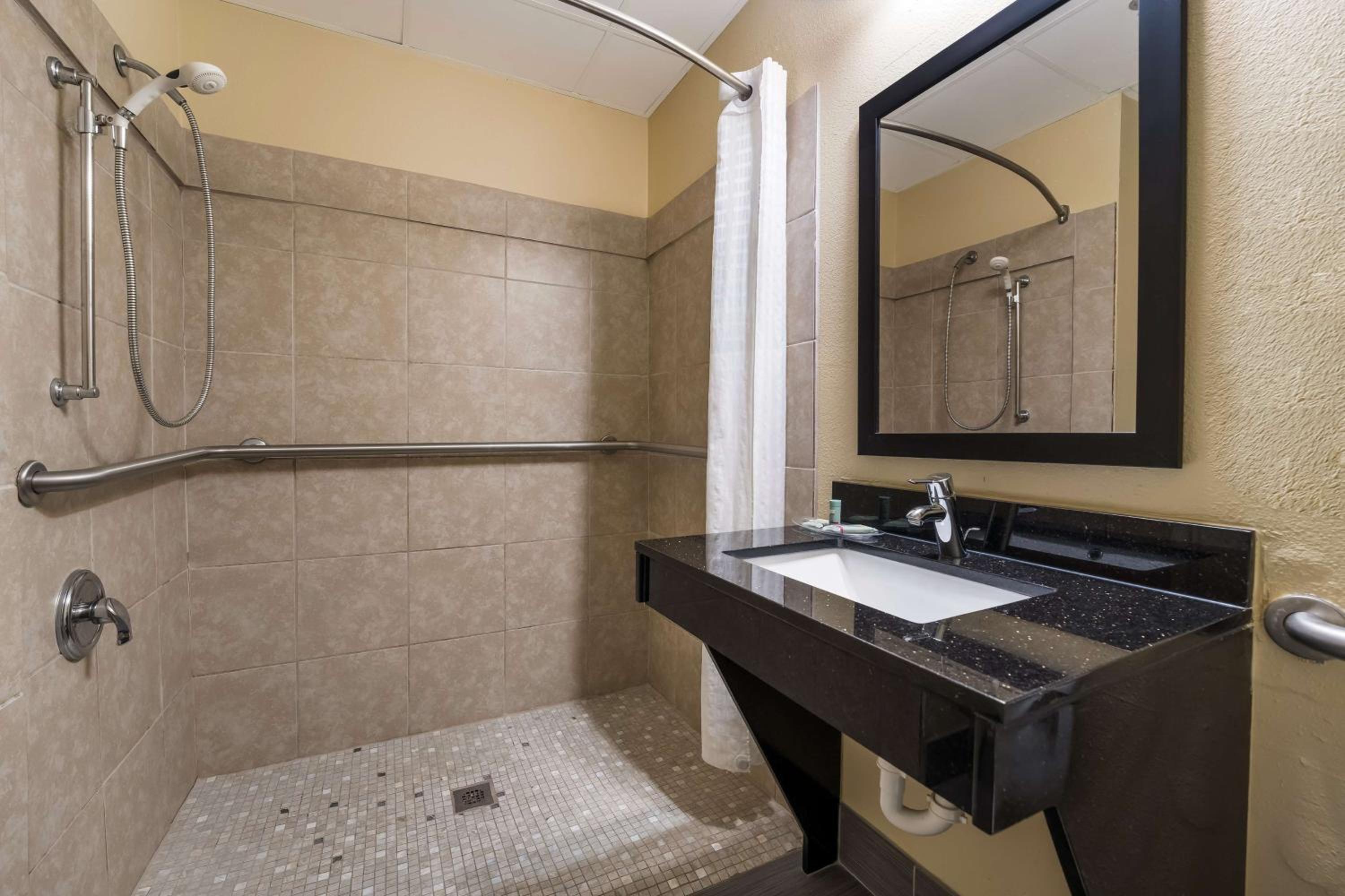 Perry Vacations - Best Western Bradbury Inn Suites - Property Image 13
