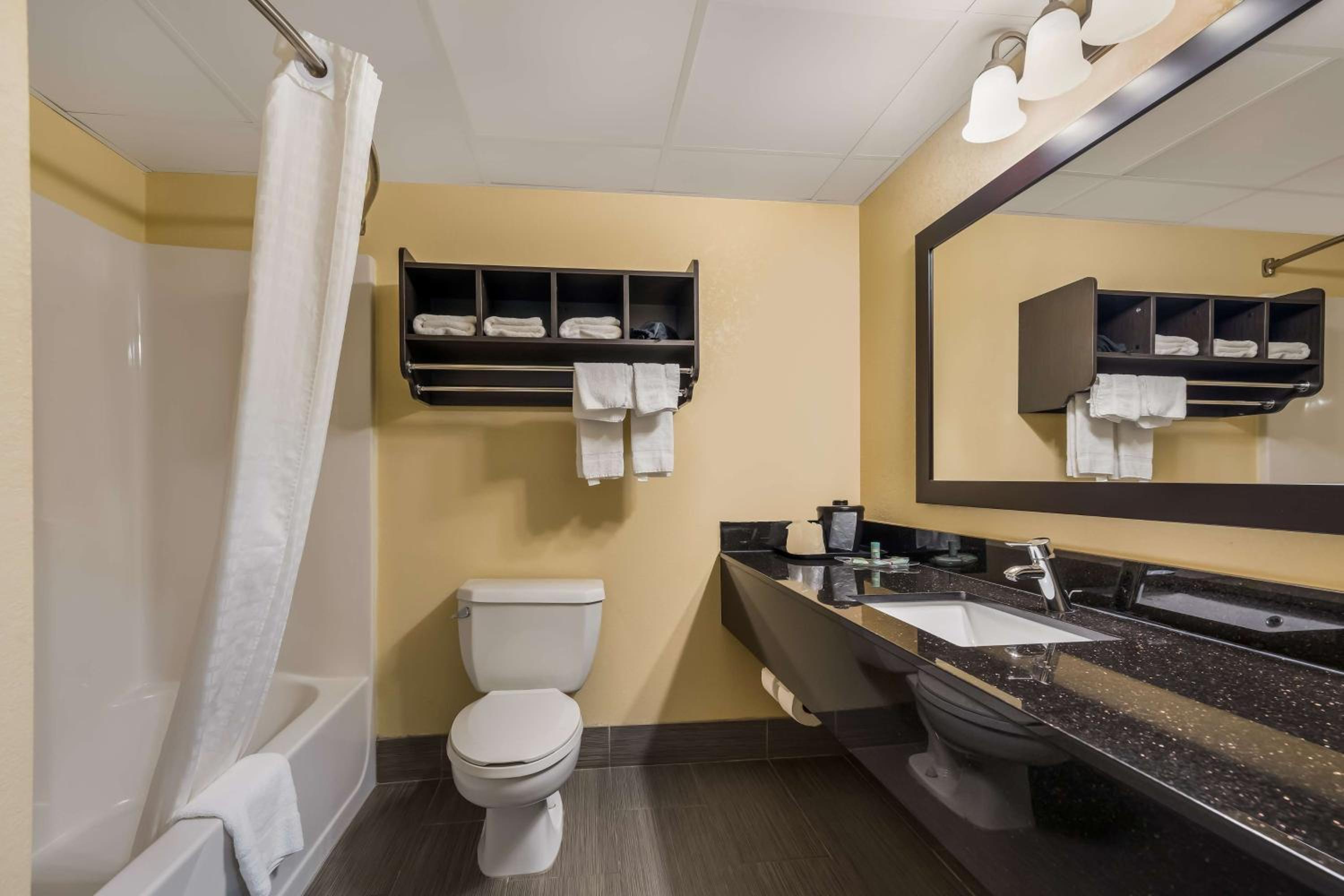 Perry Vacations - Best Western Bradbury Inn Suites - Property Image 15