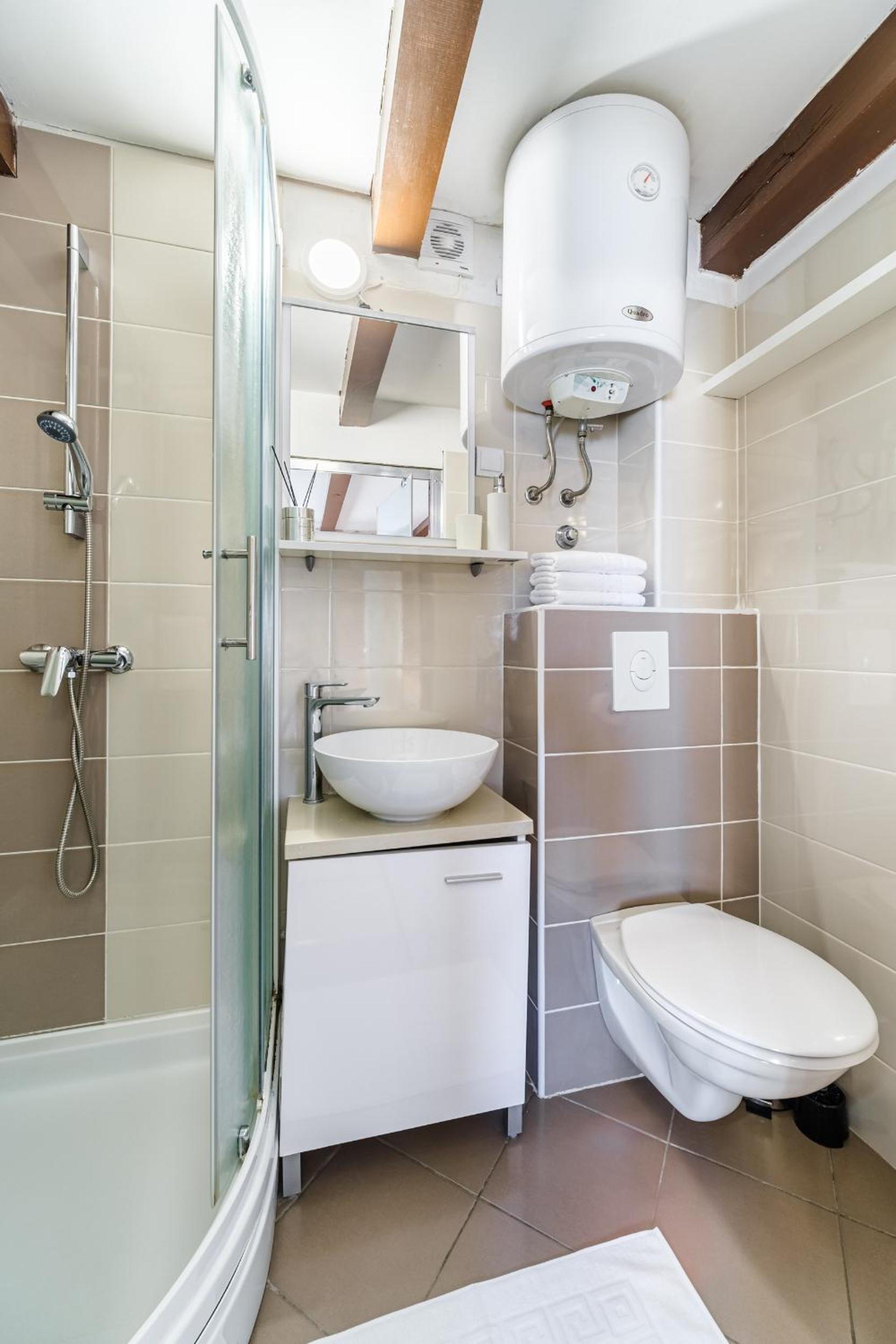 Sv.Duje Apartments en Split — bathroom