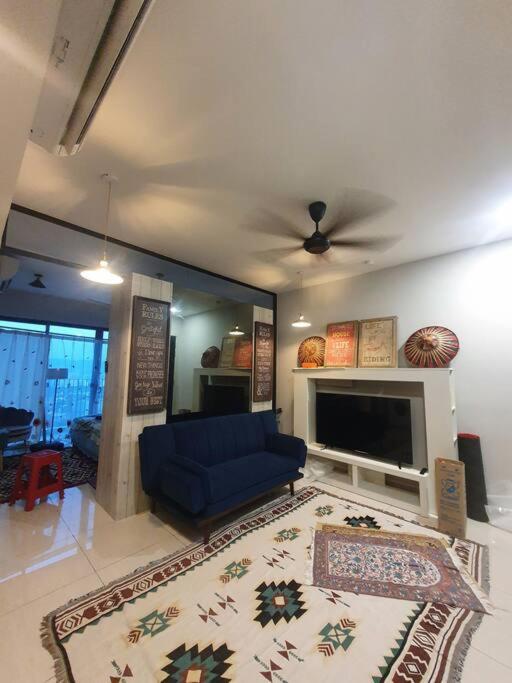 Studio near KLCC and LRT with superb view