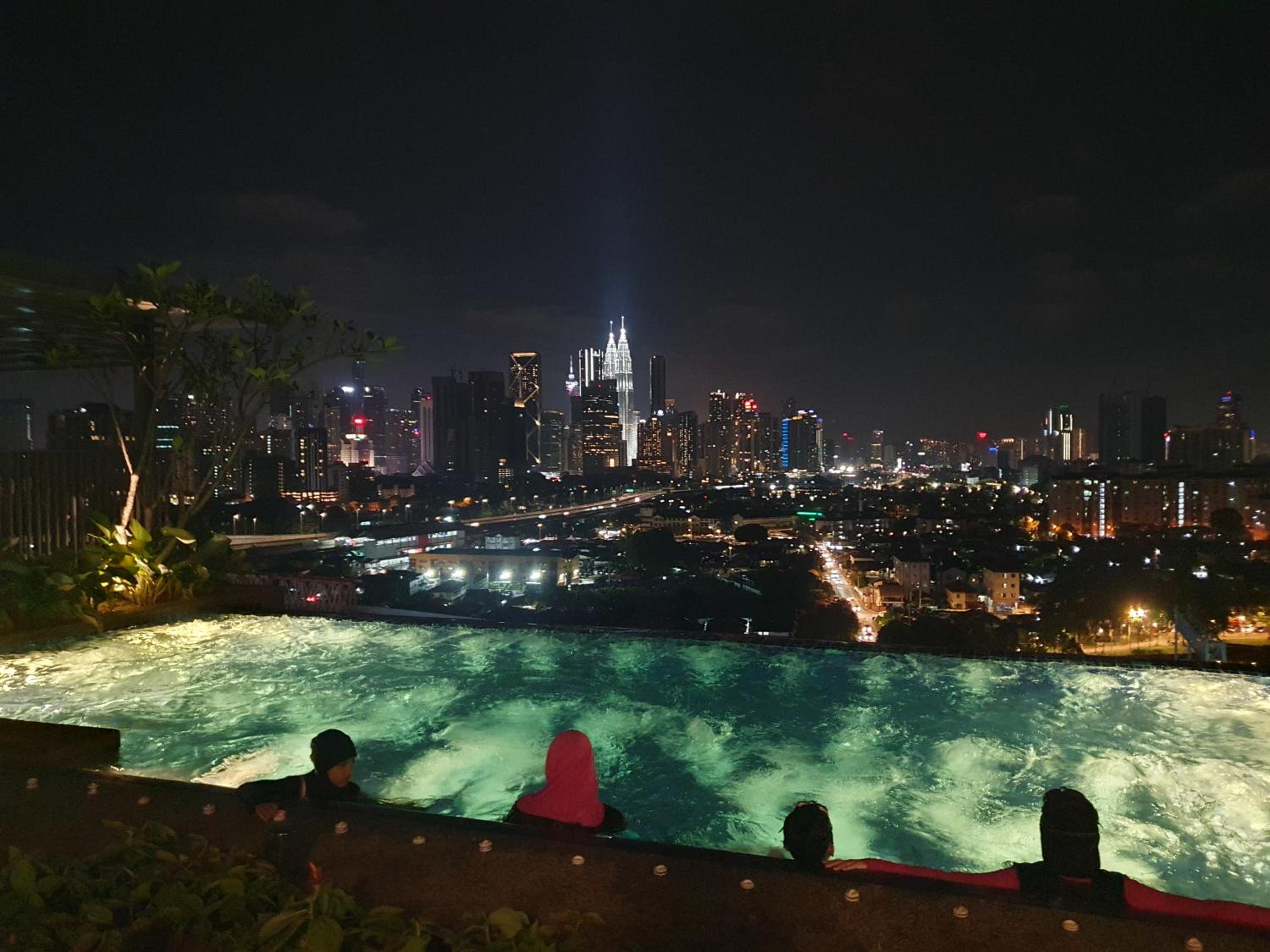 Studio near KLCC and LRT with superb view