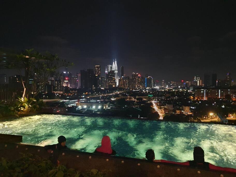 Studio near KLCC and LRT with superb view