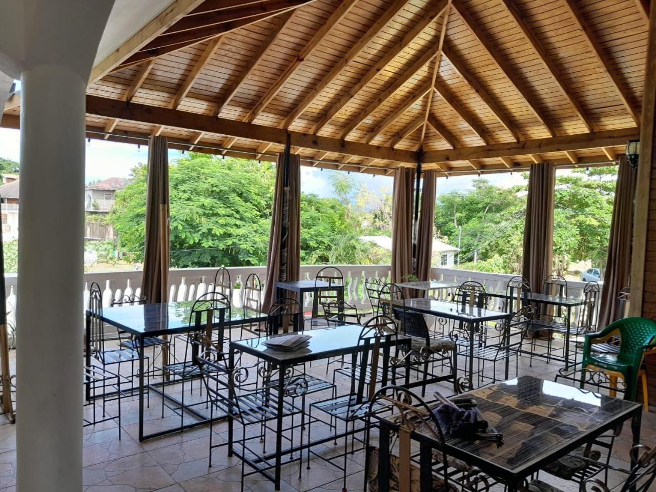Dela de-Rose Guest House Negril Jamaica