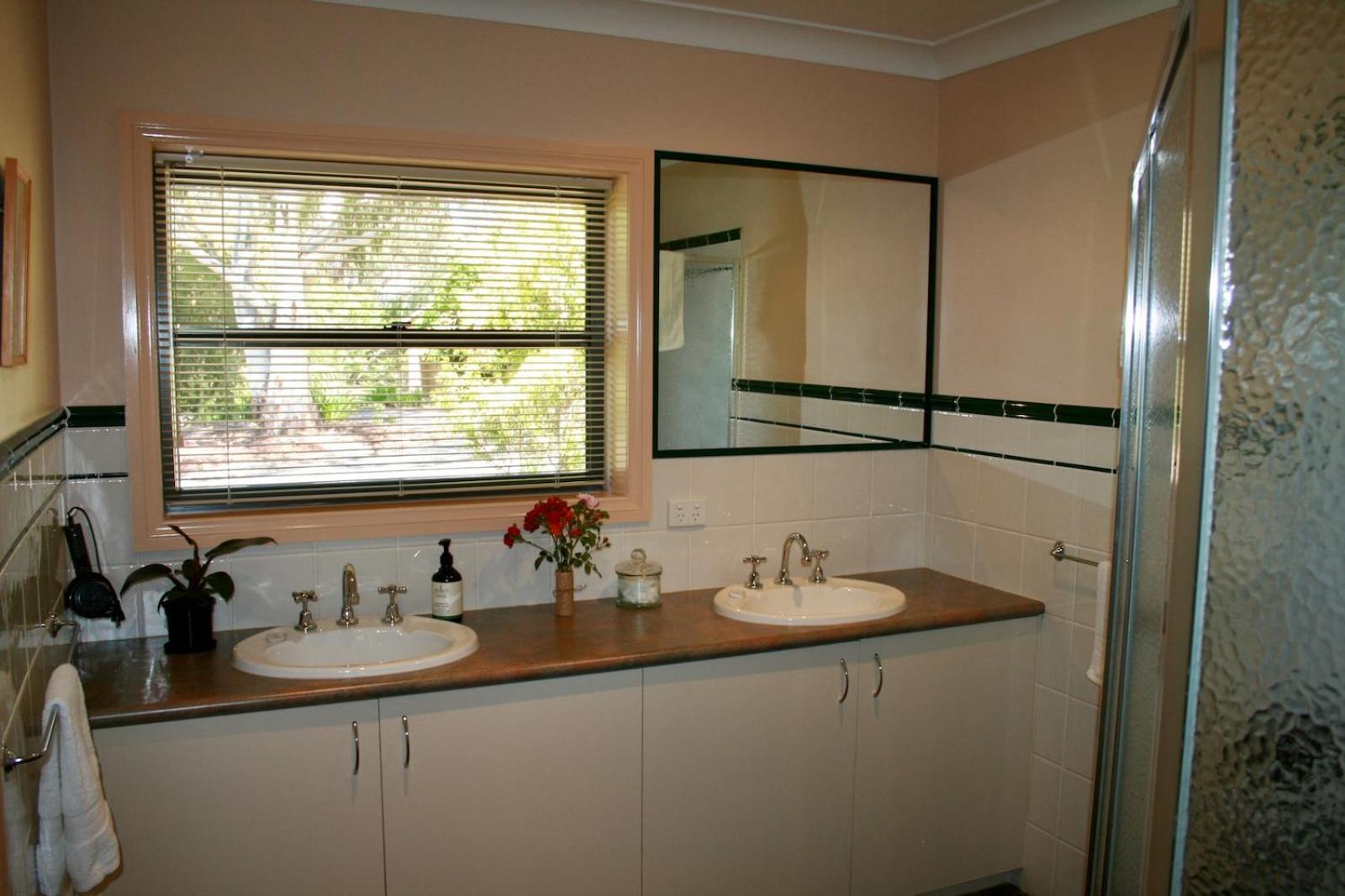 Serena Cottages Beechworth - Your Country Getaway - 2