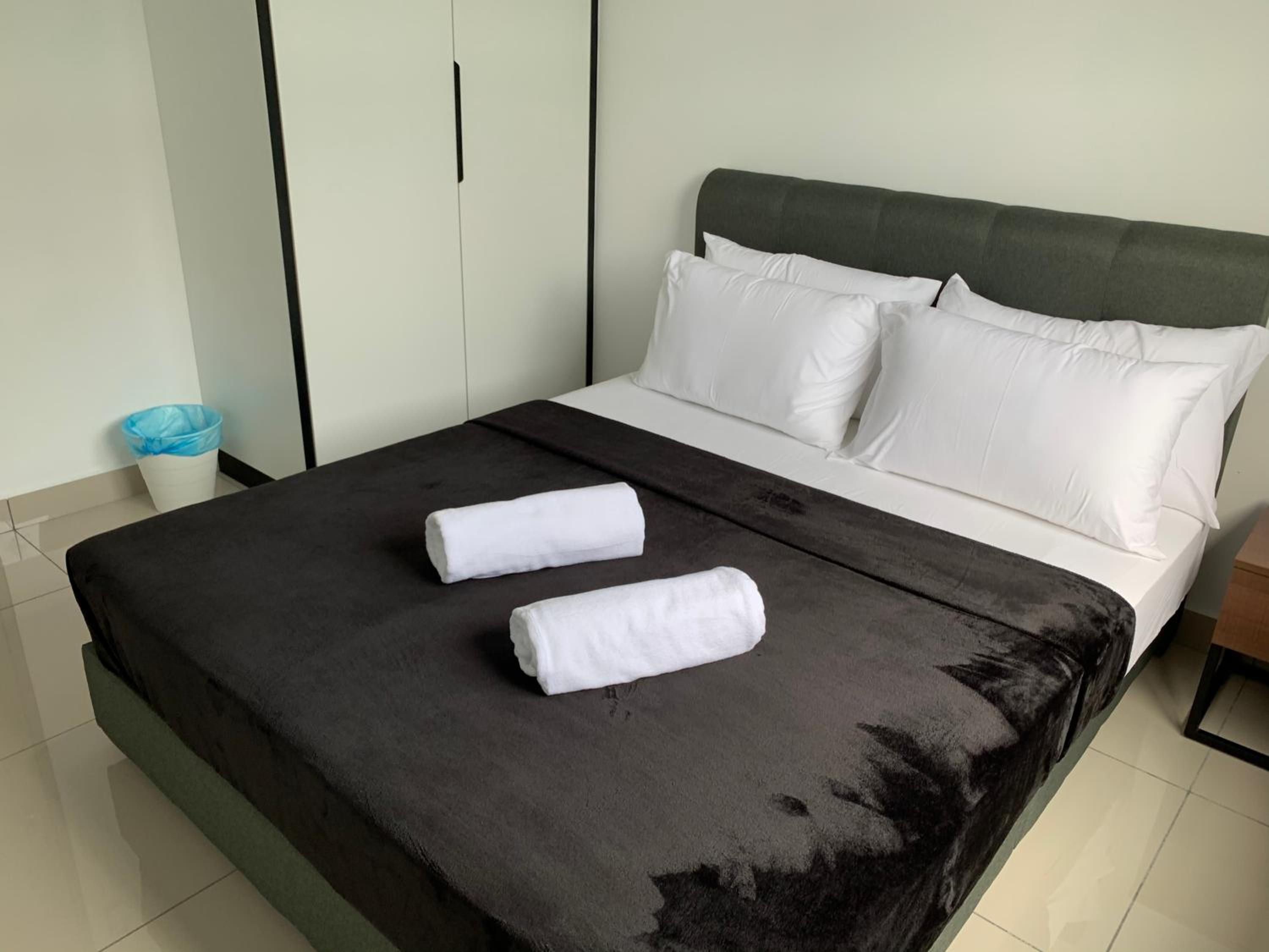 Desaru Utama Apartment with Swimming Pool View, Karaoke, FREE WIFI, Netflix, near to Car Park view 5