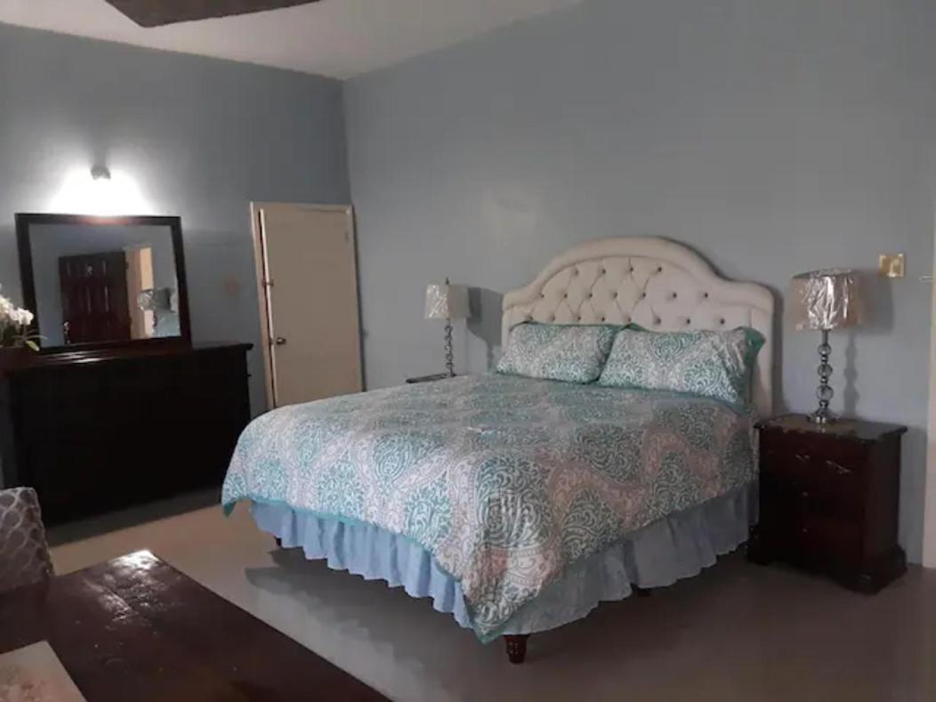 Dela de-Rose Guest House Negril Jamaica