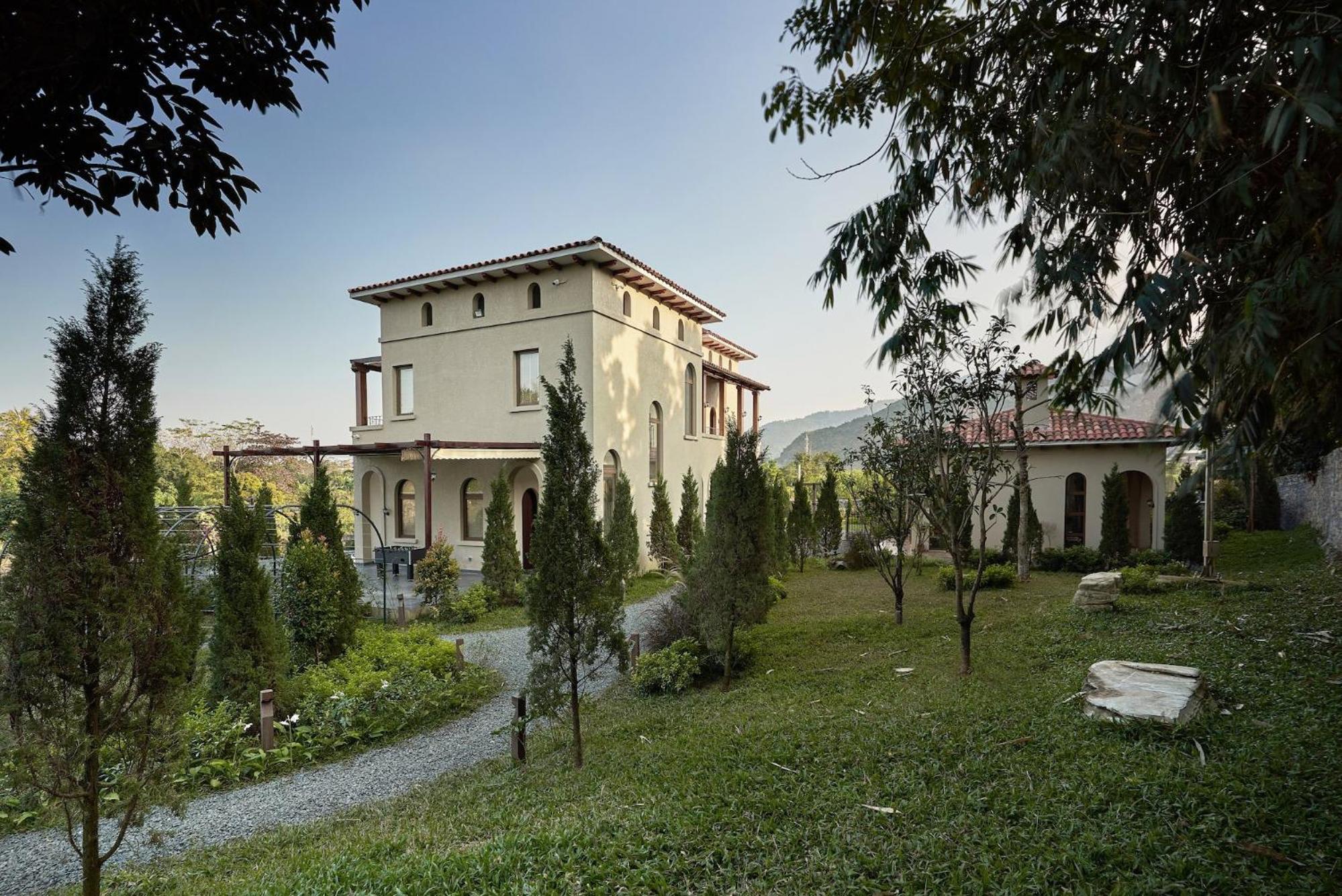 The Candy Villa - Venuestay view 3