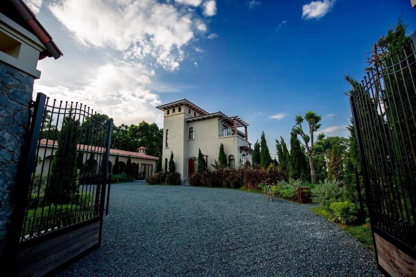 The Candy Villa - Venuestay view 5